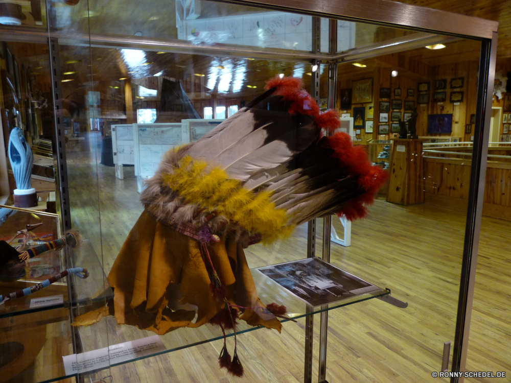 Crazy Horse Monument Federboa Schal Kleidung Kleidungsstück Mann Kostüm Person Performer Menschen Entertainer Komiker Männchen Verkäufer Erwachsener glücklich Mode Männer Junge eine Farbe Dame Spaß bunte attraktive Porträt Hut Frauen spielen Arbeit Bespannung Lächeln Gesicht traditionelle Konsumgüter Anzug Reiniger Maske Klavier Geschenk Perücke ziemlich Hand Stadt menschliche vorhanden Stil Percussion-instrument Boutique Innenraum Dekoration gelb Lebensstil Haare Urban hell Vogel hoch Reisen Partei Shop Industrie Halle Festival Verkauf Schule Sicherheit Einkaufen Beruf fröhlich Metall lächelnd Musikinstrument Kleid Musik Feier Urlaub Arbeiter Stelle feather boa scarf clothing garment man costume person performer people entertainer comedian male seller adult happy fashion men boy one color lady fun colorful attractive portrait hat women play work covering smile face traditional consumer goods suit cleaner mask piano gift wig pretty hand city human present style percussion instrument boutique interior decoration yellow lifestyle hair urban bright bird high travel party shop industry hall festival sale school safety shopping occupation cheerful metal smiling musical instrument dress music celebration holiday worker job