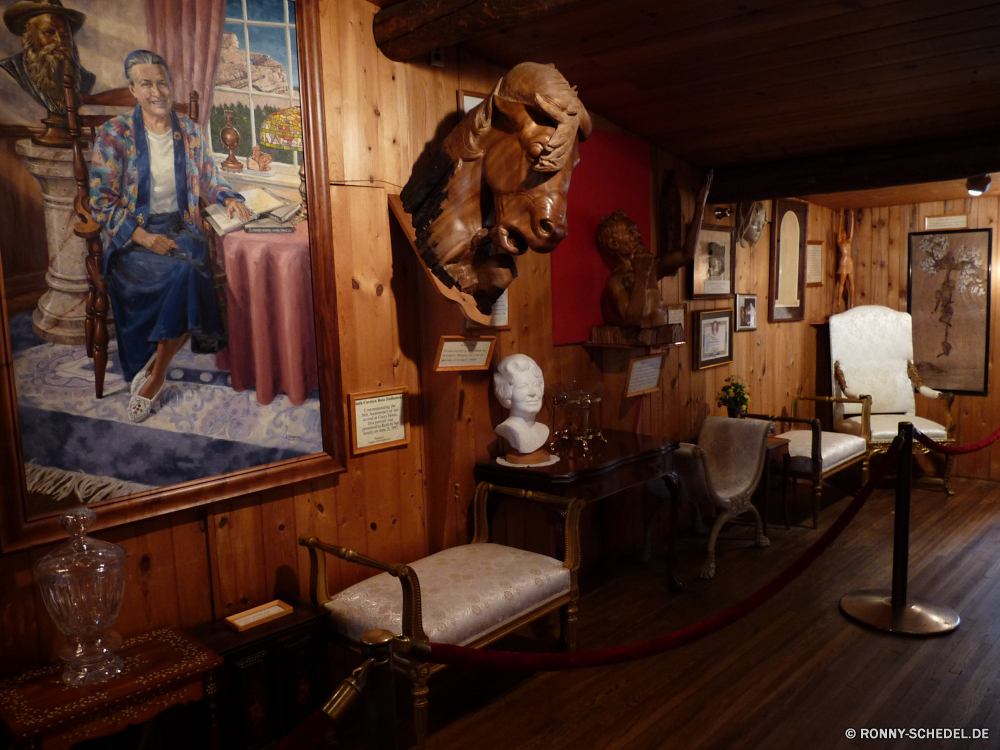 Crazy Horse Monument Stuhl Möbel Friseur-Stuhl Innenraum Sitz Zimmer Friseur alt Shop Startseite Holz Fenster Gestaltung Haus Architektur Gebäude Religion aus Holz Industrie Tabelle Innenaufnahme Indoor Restaurant moderne Stil Licht Innenseite Möblierung Jahrgang Barbershop Maschine Dekoration Mann Menschen Industrielle Reisen Kunst Fabrik Warenhauses Antike Luxus Stock traditionelle Lampe Retro Dekor Gott Skulptur religiöse Kirche Struktur Arbeit Stahl Stühle Herstellung Glas niemand beten Kultur schwere Motorsäge Entspannen Sie sich Tradition Metall Urlaub Antik Schlafzimmer chair furniture barber chair interior seat room hairdresser old shop home wood window design house architecture building religion wooden industry table indoors indoor restaurant modern style light inside furnishing vintage barbershop machine decoration man people industrial travel art factory mercantile establishment ancient luxury floor traditional lamp retro decor god sculpture religious church structure work steel chairs manufacturing glass nobody pray culture heavy power saw relax tradition metal holiday antique bedroom