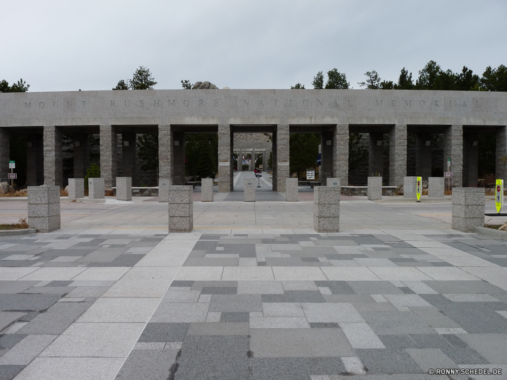 Mount Rushmore National Monument Gebäude Architektur Struktur Haus Stadt Schule Universität Himmel Reisen alt Garage Tourismus Park Stein Lagerhaus Startseite Bau Landschaft Zentrum Stadt historischen Backstein Geschichte Gras Spalte Residenz Antike Neu Garten Dach historische Denkmal aussenansicht Straße Tempel Tourist Wohn Fliese Büro Straße Wahrzeichen Baum Eigenschaft Mauer Urban Immobilien Bereich Fassade moderne sonnig im freien Holz Sommer Bäume Immobilien Kultur Real Kirche traditionelle Palast Urlaub Bürgersteig Platz Turm Land Vororten Landschaftsbau Szene berühmte building architecture structure house city school university sky travel old garage tourism park stone warehouse home construction landscape center town historic brick history grass column residence ancient new garden roof historical monument exterior street temple tourist residential tile office road landmark tree property wall urban estate area facade modern sunny outdoor wood summer trees real estate culture real church traditional palace vacation sidewalk square tower country suburbs landscaping scene famous