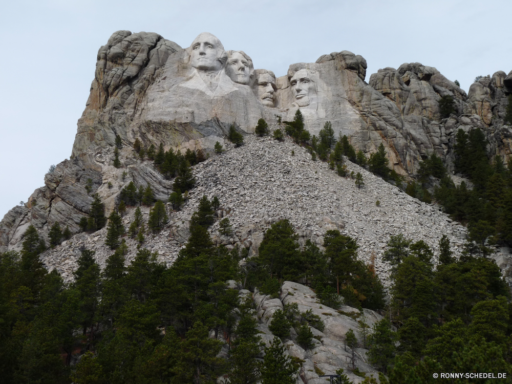 Mount Rushmore National Monument Berg Fels Klippe Linie Landschaft Himmel Stein Reisen geologische formation Tourismus Berge Megalith Park Hügel Gedenkstätte Urlaub Sommer im freien landschaftlich felsigen Bereich nationalen Felsen Spitze Baum Struktur Schlucht Wildnis Wald Geologie Landschaften hoch Alp Tal im freien Szenerie Steigung Geschichte Meer Wüste Knoll natürliche Küste alt Wandern Panorama Bäume Antike Wasser Wolken Bildung sonnig Aufstieg Sand Sonne Tag Ringwall Strand Fluss Sandstein Schloss Gras Abenteuer Steine Ziel Urlaub Wahrzeichen Aushöhlung Hügel Szene Wolke Tourist natürliche Höhe Küste schwarz Farbe Festung Nach oben Mauer Alpen Granit Alpine Architektur niemand Gelände entfernten außerhalb Bereich Süden Rau Sonnenlicht mountain rock cliff line landscape sky stone travel geological formation tourism mountains megalith park hill memorial vacation summer outdoors scenic rocky range national rocks peak tree structure canyon wilderness forest geology scenics high alp valley outdoor scenery slope history sea desert knoll natural coast old hiking panoramic trees ancient water clouds formation sunny ascent sand sun day rampart beach river sandstone castle grass adventure stones destination holiday landmark erosion hills scene cloud tourist natural elevation coastline black color fortress top wall alps granite alpine architecture nobody terrain remote outside area south rough sunlight