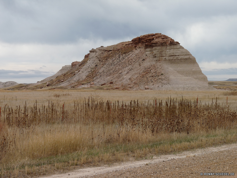 Badlands National Park Grab Landschaft Berg Fels Wüste Reisen Himmel Tourismus Stein Sand landschaftlich Spitze Hügel Antike nationalen Sommer Knoll Geschichte Berge Park Szenerie Pyramide Wolken Wahrzeichen trocken natürliche Wildnis Architektur Denkmal Pharao im freien Sonne Geologie im freien Urlaub Tourist Felsen Abenteuer Szene Wasser Sonnenuntergang Schnee Archäologie Meer Vulkan alt Grab Schlucht Wild felsigen Tour hoch groß Wolke sonnig Ziel berühmte Klippe See Entwicklung des ländlichen Land Urlaub Klettern Kunst Klettern Landschaften Land Osten Ozean Insel Fluss Tag Bereich grave landscape mountain rock desert travel sky tourism stone sand scenic peak hill ancient national summer knoll history mountains park scenery pyramid clouds landmark dry natural wilderness architecture monument pharaoh outdoor sun geology outdoors vacation tourist rocks adventure scene water sunset snow archeology sea volcano old tomb canyon wild rocky tour high great cloud sunny destination famous cliff lake rural country holiday climb art climbing scenics land east ocean island river day range