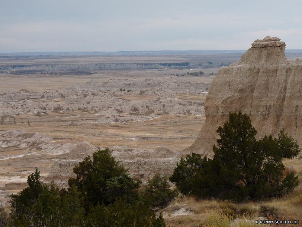 Badlands National Park Klippe geologische formation Fels Schlucht Landschaft Wüste Berg Park Stein Reisen Himmel nationalen landschaftlich Sandstein Tal Sand Felsen Tourismus Bildung Aushöhlung Geologie Berge im freien Wildnis Wasser Vorgebirge natürliche Urlaub Südwesten Szenerie Küste Meer natürliche Höhe im freien Fluss Sommer geologische Wolken Wandern Schlucht Strand Ozean Ziel Wahrzeichen Baum Steine Sonne Hügel Tourist Klippen Westen Ufer trocken Urlaub Formationen Bögen Land Panorama Cliff-Wohnung Abenteuer Süden Orange Farbe Arid Aussicht westliche felsigen Bereich Wohnung Umgebung Horizont Knoll Butte Mesa Szene Antike sonnig Bereich Panorama Landschaften Reise Reise Küste Denkmal Insel natürliche depression Erde Sonnenuntergang Erholung Frühling cliff geological formation rock canyon landscape desert mountain park stone travel sky national scenic sandstone valley sand rocks tourism formation erosion geology mountains outdoors wilderness water promontory natural vacation southwest scenery coast sea natural elevation outdoor river summer geological clouds hiking ravine beach ocean destination landmark tree stones sun hill tourist cliffs west shore dry holiday formations arches land panorama cliff dwelling adventure south orange color arid vista western rocky area dwelling environment horizon knoll butte mesa scene ancient sunny range panoramic scenics trip journey coastline monument island natural depression earth sunset recreation spring