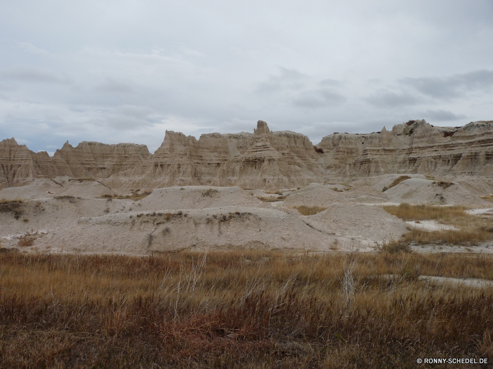 Badlands National Park Berg Landschaft Bereich Berge Fels Himmel Aufstieg Hochland Wüste Reisen Steigung nationalen Park Stein Tal Schlucht Spitze Land Hügel Geologie Wildnis landschaftlich Szenerie im freien Klippe Alp Urlaub Wolken Felsen Sand im freien Linie Schnee Tourismus Baum trocken Aushöhlung Umgebung geologische formation Steppe Landschaft felsigen Wolke Arid natürliche Höhe Knoll Gelände Fluss Hügel Landschaften Panorama hoch sonnig Sommer natürliche Bildung Westen Wald Urlaub Reiner geologische Klettern Sandstein Kaktus niemand Abenteuer Reise Wärme Straße Wahrzeichen Wasser Bäume Entwicklung des ländlichen Gras karge Tag Alpen Wild Alpine Südwesten Szene Aussicht Bereich heiß Düne Insel Schlucht Horizont Gletscher Vulkan mountain landscape range mountains rock sky ascent highland desert travel slope national park stone valley canyon peak land hill geology wilderness scenic scenery outdoors cliff alp vacation clouds rocks sand outdoor line snow tourism tree dry erosion environment geological formation steppe countryside rocky cloud arid natural elevation knoll terrain river hills scenics panorama high sunny summer natural formation west forest holiday plain geological climb sandstone cactus nobody adventure journey heat road landmark water trees rural grass barren day alps wild alpine southwest scene vista area hot dune island ravine horizon glacier volcano