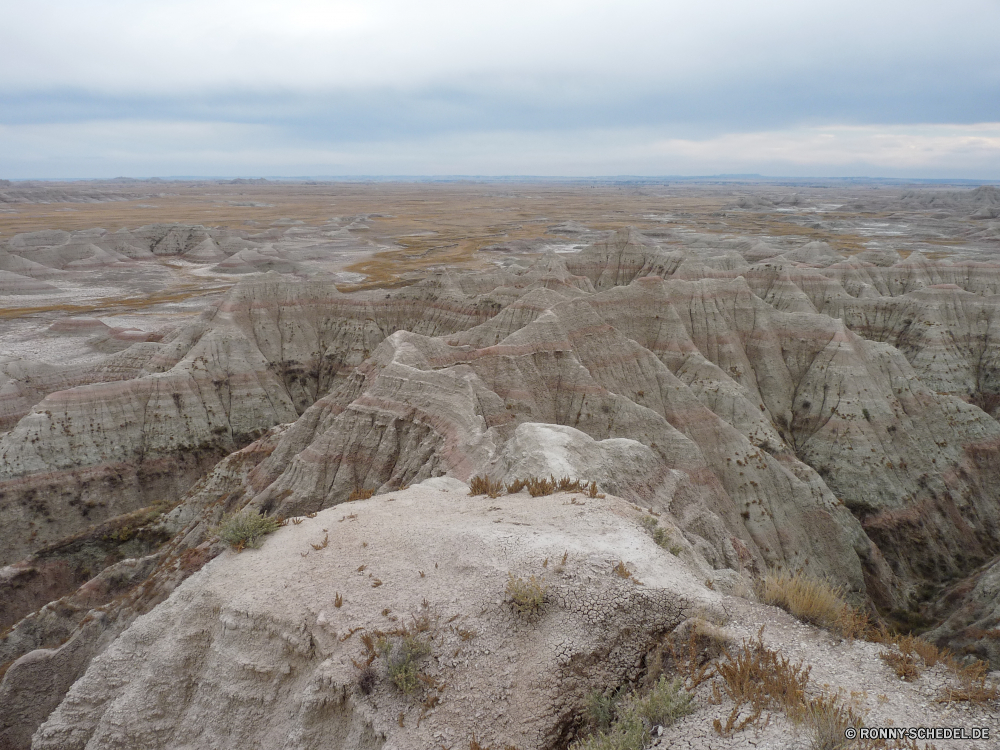 Badlands National Park Düne Wüste Fels Sand Landschaft Berg Schlucht Reisen Stein Himmel Tal Berge Park nationalen Hügel Tourismus Land landschaftlich im freien Geologie trocken Felsen Steppe Sandstein Wolken Arid Bereich Umgebung Sommer Aushöhlung Wildnis natürliche Boden Klippe Erde Reiner Bildung niemand Hügel Spitze Extreme Szenerie Wolke im freien geologische formation Strand Tag Steine Urlaub Gelände Meer Hochland Horizont Szene Ziel heiß Fluss Krater Wasser Vulkan Boden Schlucht Bereich Grat Klima außerhalb Wahrzeichen Küste Sonne Abenteuer Reise Wärme natürliche depression karge Toten reservieren felsigen Wandern Panorama Landschaften bunte Wind Tourist Entwicklung des ländlichen Formationen geologische Touristische hoch Aussicht sonnig majestätisch entfernten Schmutz Panorama Ufer Küste Sonnenaufgang Braun Ökologie Gefahr Straße Schnee Sonnenlicht dune desert rock sand landscape mountain canyon travel stone sky valley mountains park national hill tourism land scenic outdoors geology dry rocks steppe sandstone clouds arid range environment summer erosion wilderness natural soil cliff earth plain formation nobody hills peak extreme scenery cloud outdoor geological formation beach day stones vacation terrain sea highland horizon scene destination hot river crater water volcano ground ravine area ridge climate outside landmark coast sun adventure journey heat natural depression barren dead reserve rocky hiking panoramic scenics colorful wind tourist rural formations geological touristic high vista sunny majestic remote dirt panorama shore coastline sunrise brown ecology danger road snow sunlight