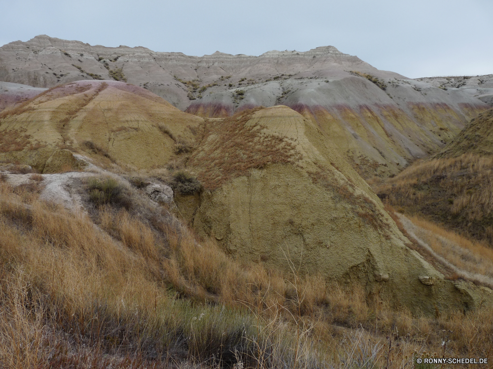 Badlands National Park Landschaft Berg Wüste Berge Wildnis Himmel Fels Hochland Reisen Land Bereich Hügel Tal Knoll Schlucht Sand Park Stein Steppe nationalen landschaftlich Tourismus trocken Geologie im freien Felsen Wolken Spitze Sommer Reiner Szenerie Entwicklung des ländlichen im freien Tag Arid Bildung Hügel Gras Urlaub Wild Wolke natürliche Klippe niemand Umgebung sonnig Wärme Wasser gelb Landschaft Aushöhlung Sandstein felsigen hoch Horizont Baum Schnee Abenteuer Szene Schlucht Hütte Straße Gelände Wald Braun Landschaften Panorama Klima Meer Orange Fluss Düne karge übergeben Bereich Steine Reise Süden heiß See Insel Sonnenuntergang Sonne Sonnenlicht Herbst Urlaub Spitzen vulkanische Aufstieg Alpine Wanderung Wandern Extreme Krater Obdach Gefahr Farbe Wiese Erholung Land landscape mountain desert mountains wilderness sky rock highland travel land range hill valley knoll canyon sand park stone steppe national scenic tourism dry geology outdoors rocks clouds peak summer plain scenery rural outdoor day arid formation hills grass vacation wild cloud natural cliff nobody environment sunny heat water yellow countryside erosion sandstone rocky high horizon tree snow adventure scene ravine hut road terrain forest brown scenics panorama climate sea orange river dune barren pass area stones journey south hot lake island sunset sun sunlight autumn holiday peaks volcanic ascent alpine hike hiking extreme crater shelter danger color meadow recreation country