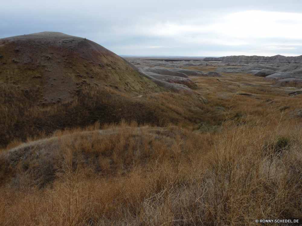 Badlands National Park Knoll Landschaft Berg Himmel Hochland Hügel Berge Reisen Land Wüste Fels Gras trocken landschaftlich Sommer Sand Steppe Tourismus Baum Reiner im freien Spitze Park Tal Wolke Feld Entwicklung des ländlichen im freien Stein nationalen Geologie Szenerie Wolken Wiese Wald Wildnis Insel vulkanische Bereich Wild Hügel Vulkan Abenteuer Wasser Felsen Szene Hügel Tag Pflanze natürliche Urlaub gelb Panorama Reise sonnig bewölkt Horizont Wandern friedliche Umgebung Krater Baseball-Ausrüstung Farbe Sonne Arid Land Licht Busch Meer Schmutz Landschaft Straße Düne Sonnenuntergang Sonnenlicht Bäume Herbst Landwirtschaft karge Wanderung niemand felsigen außerhalb Bewuchs Bereich Ozean Heu knoll landscape mountain sky highland hill mountains travel land desert rock grass dry scenic summer sand steppe tourism tree plain outdoor peak park valley cloud field rural outdoors stone national geology scenery clouds meadow forest wilderness island volcanic range wild hills volcano adventure water rocks scene mound day plant natural vacation yellow panorama journey sunny cloudy horizon hiking peaceful environment crater baseball equipment color sun arid country light bush sea dirt countryside road dune sunset sunlight trees autumn agriculture barren hike nobody rocky outside vegetation area ocean hay