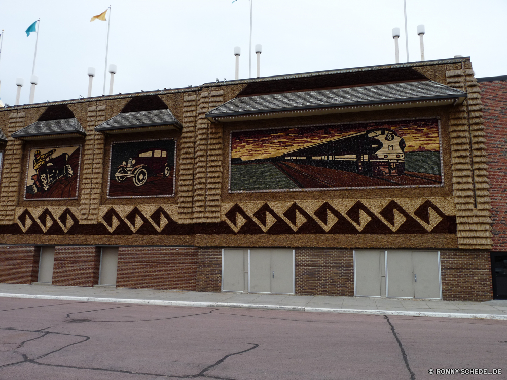 Corn Palace Gebäude Architektur Struktur Haus Schule alt Fenster Dach Himmel Mauer Backstein Startseite Fliese aussenansicht Bau Reisen Stadt Tür Geschichte Fassade Kino Windows Stadt Tourismus Antike historischen Garage Theater Straße Dorf Urban Kirche Lagerhaus Immobilien Gebäude Residenz Stein Holz Wohn Universität aus Holz Turm Häuser architektonische Kultur Fahnenmast Glas Landschaft Shop Palast Tourist Wohnung Urlaub England im freien traditionelle Religion Entwicklung des ländlichen Personal Tor Wolke Eigenschaft gebaut Baum Kreuz Platz Jahrgang Büro Urlaub Gestaltung Neu Warenhauses Bäume building architecture structure house school old window roof sky wall brick home tile exterior construction travel city door history facade cinema windows town tourism ancient historic garage theater street village urban church warehouse estate buildings residence stone wood residential university wooden tower houses architectural culture flagpole glass landscape shop palace tourist apartment holiday england outdoor traditional religion rural staff gate cloud property built tree cross place vintage office vacation design new mercantile establishment trees