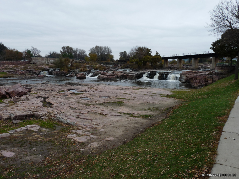 Sioux Falls Landschaft Kanal Wasser Berg Himmel Körper des Wassers Meer Fluss Strand Ozean Reisen Wald Küste Baum Wolken Küste Bäume Insel Ufer Fels Urlaub landschaftlich Wolke See Stein Brücke Berge Sommer im freien Wildnis Küstenlinie am Meer Müll Sand Hügel Barrier Urlaub Bucht Straße Park Steine Felsen am See Haus Szenerie Tourismus Struktur seelandschaft Boot Mauer Sonne Stream Schnee im freien Tourist Frühling Tag Tal Welle sonnig Pazifik Tropischer Schiff idyllische natürliche Höhe Holz Stadt Wetter Horizont Gras Dorf Entwicklung des ländlichen landscape channel water mountain sky body of water sea river beach ocean travel forest coast tree clouds coastline trees island shore rock vacation scenic cloud lake stone bridge mountains summer outdoors wilderness shoreline seaside rubbish sand hill barrier holiday bay road park stones rocks lakeside house scenery tourism structure seascape boat wall sun stream snow outdoor tourist spring day valley wave sunny pacific tropical ship idyllic natural elevation wood city weather horizon grass village rural