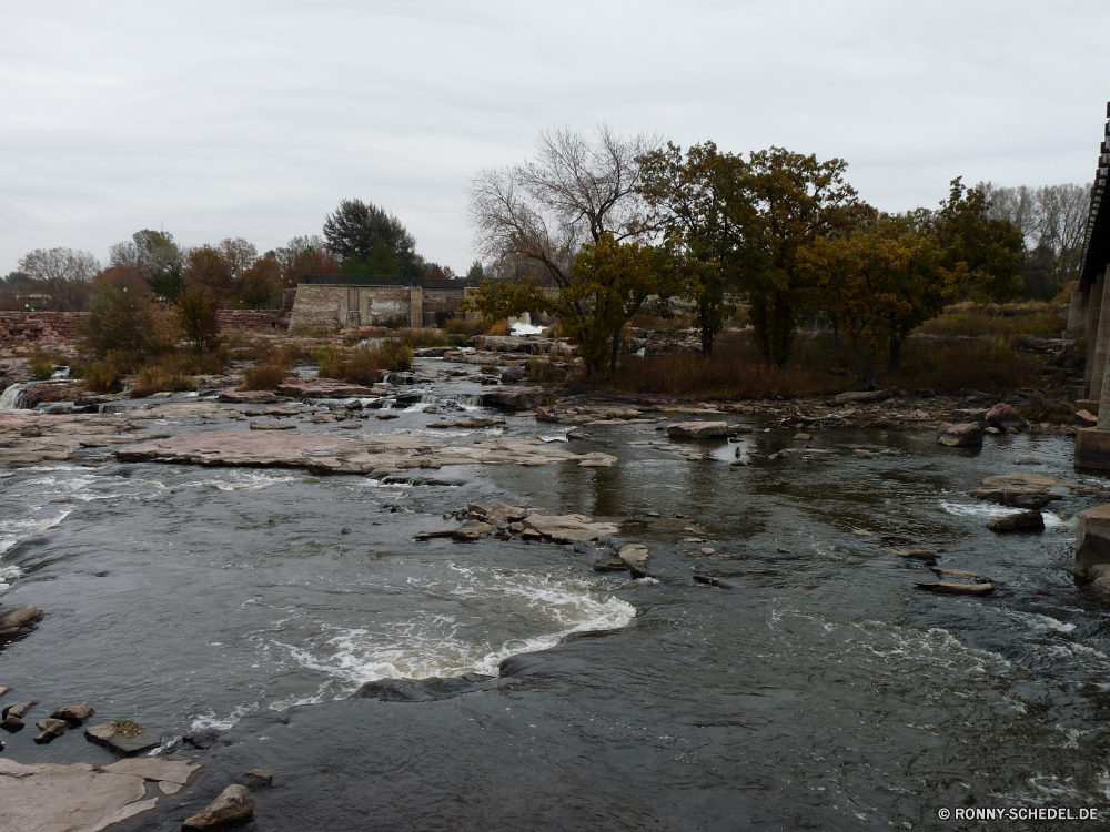 Sioux Falls Fluss Landschaft Wasser Wald Baum See Bäume Kanal Ufer Barrier Himmel am See Körper des Wassers Berg Stream Fels Sandbank Wildnis landschaftlich Park Sumpf Wellenbrecher Land Stein im freien im freien Reisen Felsen Berge Teich Bar Szenerie Sommer Wolken Hölzer Grat Gras Entwicklung des ländlichen Szene Reflexion ruhige Schnee Feuchtgebiet Herbst Umgebung natürliche Obstruktion fallen Frühling Saison Holz Urlaub fließende Landschaft Land Landschaften Kiefer geologische formation Meer friedliche Ruhe Strand Wolke Küstenlinie Strömung Insel Tourismus Küste Creek natürliche Höhe Wasserfall Eis sonnig kalt Struktur Ozean England Winter gelassene Wetter Pflanze Tag Wild Gelände ruhig Steine Hügel Frieden river landscape water forest tree lake trees channel shore barrier sky lakeside body of water mountain stream rock sandbar wilderness scenic park swamp breakwater land stone outdoors outdoor travel rocks mountains pond bar scenery summer clouds woods ridge grass rural scene reflection tranquil snow wetland autumn environment natural obstruction fall spring season wood vacation flowing countryside country scenics pine geological formation sea peaceful calm beach cloud shoreline flow island tourism coast creek natural elevation waterfall ice sunny cold structure ocean england winter serene weather plant day wild terrain quiet stones hill peace