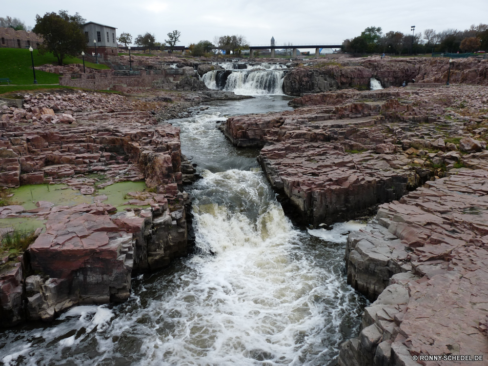 Sioux Falls Barrier Obstruktion Dam Wellenbrecher Struktur Fluss Wasser Landschaft Meer Küste Fels Reisen Ozean Strand Berg Stream Felsen Kanal Stein Küste Tourismus landschaftlich Himmel Ufer Körper des Wassers Wald Szenerie Klippe Baum Sommer Urlaub im freien Wasserfall Insel im freien Park Szene Urlaub Sand Berge Frühling Bäume Steine Sonne See Wolken Panorama Wild Bucht Strömung Tropischer friedliche am Meer Küstenlinie Umgebung rasche Creek felsigen Pazifik Surf Tag natürliche Ziel Wellen Brücke nationalen Kaskade Moos Küste Welle sonnig seelandschaft Landschaften Holz Stadt Tourist Wildnis Entwicklung des ländlichen Herbst geologische formation Klippen Wolke England Paradies Haus Hügel Boot Schlucht Reflexion fallen ruhige nass Blatt barrier obstruction dam breakwater structure river water landscape sea coast rock travel ocean beach mountain stream rocks channel stone coastline tourism scenic sky shore body of water forest scenery cliff tree summer vacation outdoors waterfall island outdoor park scene holiday sand mountains spring trees stones sun lake clouds panorama wild bay flow tropical peaceful seaside shoreline environment rapid creek rocky pacific surf day natural destination waves bridge national cascade moss coastal wave sunny seascape scenics wood city tourist wilderness rural autumn geological formation cliffs cloud england paradise house hill boat ravine reflection fall tranquil wet leaf