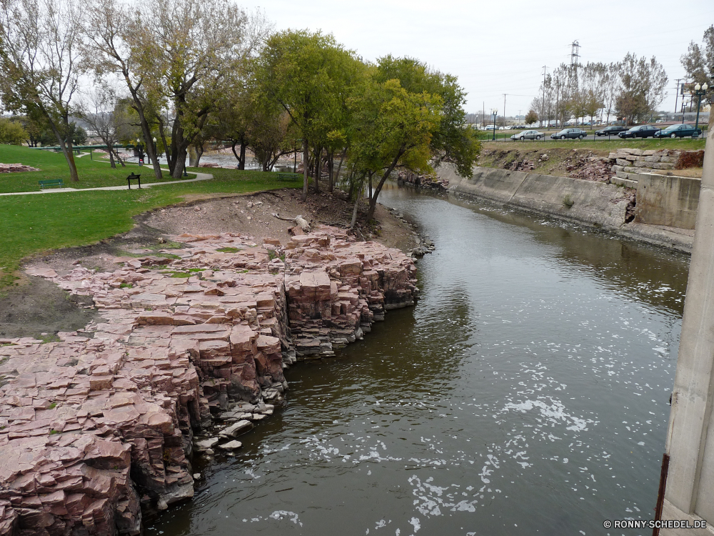 Sioux Falls Kanal Körper des Wassers Fluss Wasser Landschaft Wald Bäume See Wellenbrecher Barrier Himmel Baum Stream landschaftlich Reisen Ufer im freien Park Sommer Obstruktion Berg Berge Szenerie Wolken Stein im freien Tourismus Umgebung Felsen Gras Fels Teich am See Reflexion friedliche Struktur Hölzer Wild natürliche ruhige Frühling Wildnis Herbst Urlaub fließende fallen Küste Entwicklung des ländlichen Szene Landschaft Meer Holz Pflanze Strand Insel Ruhe Wandern England Wolke Brücke Paradies Urlaub Entspannen Sie sich Strömung nationalen Creek Land Wasserfall ruhig Tag Saison Land Ozean Frieden Sonne üppige Steine Küste Rest Farbe Erholung bunte Sumpf Blatt channel body of water river water landscape forest trees lake breakwater barrier sky tree stream scenic travel shore outdoor park summer obstruction mountain mountains scenery clouds stone outdoors tourism environment rocks grass rock pond lakeside reflection peaceful structure woods wild natural tranquil spring wilderness autumn vacation flowing fall coast rural scene countryside sea wood plant beach island calm hiking england cloud bridge paradise holiday relax flow national creek country waterfall quiet day season land ocean peace sun lush stones coastline rest color recreation colorful swamp leaf