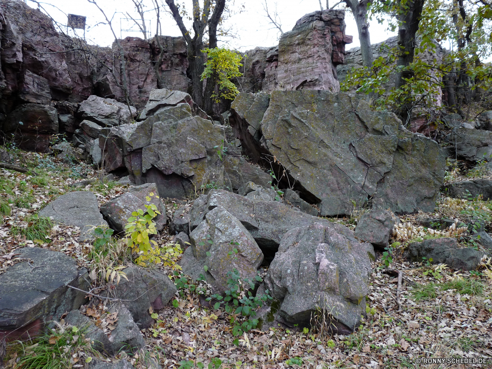 Pipestone National Monument Steinmauer Zaun Barrier Obstruktion Landschaft Stein Fels Berg Struktur Berge Felsen Baum Park Reisen Sommer Mauer Wasser landschaftlich Klippe felsigen Wald Tourismus im freien Himmel natürliche Fluss alt Bäume Hügel im freien Meer Megalith nationalen Küste Steine Wildnis Antike Tal Ruine Panorama Umgebung Stream Urlaub sonnig Schlucht Insel Gras Rau Frühling Szenerie Gedenkstätte Küste Tag Wahrzeichen Stadt Wasserfall Hölzer Ziel Wolken Tourist fallen Moos Süden Architektur Pflanze Ozean Steigung Klippen Creek Aushöhlung Ruine Spitze woody plant Urlaub trocken Ökologie Geschichte Sonne Blätter robuste Wild Szene Geologie außerhalb Wandern Bewuchs Wüste See Ruhe ruhige Entwicklung des ländlichen stone wall fence barrier obstruction landscape stone rock mountain structure mountains rocks tree park travel summer wall water scenic cliff rocky forest tourism outdoors sky natural river old trees hill outdoor sea megalith national coast stones wilderness ancient valley ruins panorama environment stream vacation sunny canyon island grass rough spring scenery memorial coastline day landmark city waterfall woods destination clouds tourist fall moss south architecture plant ocean slope cliffs creek erosion ruin peak woody plant holiday dry ecology history sun leaves rugged wild scene geology outside hiking vegetation desert lake calm tranquil rural