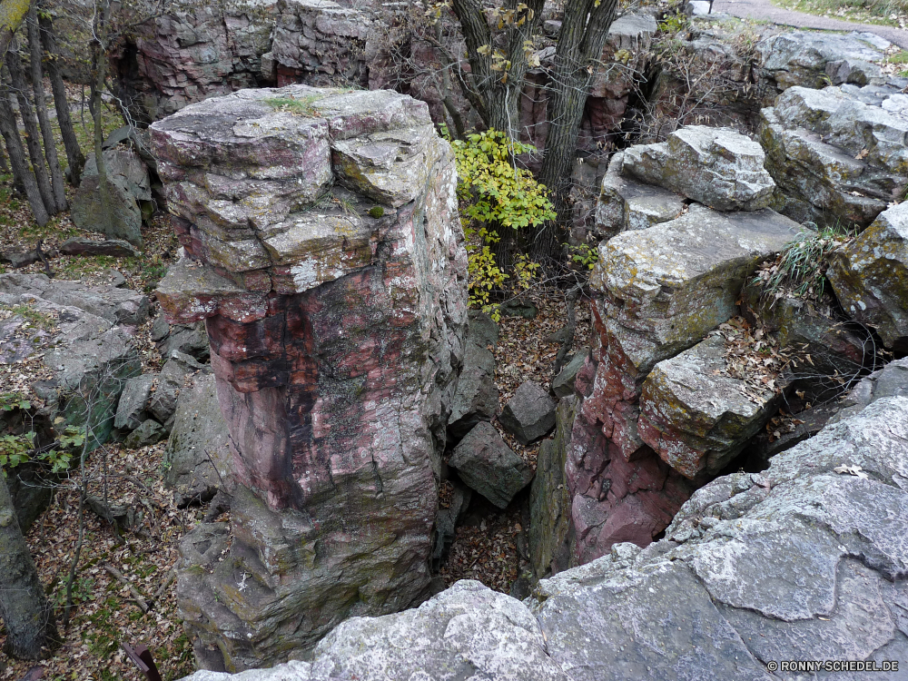 Pipestone National Monument Steinmauer Zaun Barrier Stein Struktur Fels Obstruktion Mauer Landschaft Baum Megalith Gedenkstätte Fluss Berg Wald alt im freien Park Wasser Felsen Steine Stream Reisen Szenerie natürliche Ruine im freien fallen landschaftlich Wasserfall Frühling Architektur Textur Antike Bau Gebäude Ruine Umgebung Sommer Berge Gras Pflanze Creek Granit felsigen Bewuchs Oberfläche Wild fließende Blatt nass Rau nationalen Tourismus Moos Bäume texturierte Beton Tag Saison Grab Tapete Backstein Braun Zement Wildnis Szene Tempel Holz Stadt friedliche Muster schmutzig grau Blätter Felsblock Himmel Wolken Verwittert Strömung See Detail Flora bunte Schlucht Material Entwicklung des ländlichen Herbst stone wall fence barrier stone structure rock obstruction wall landscape tree megalith memorial river mountain forest old outdoors park water rocks stones stream travel scenery natural ruin outdoor fall scenic waterfall spring architecture texture ancient construction building ruins environment summer mountains grass plant creek granite rocky vegetation surface wild flowing leaf wet rough national tourism moss trees textured concrete day season grave wallpaper brick brown cement wilderness scene temple wood city peaceful pattern dirty gray leaves boulder sky clouds weathered flow lake detail flora colorful canyon material rural autumn