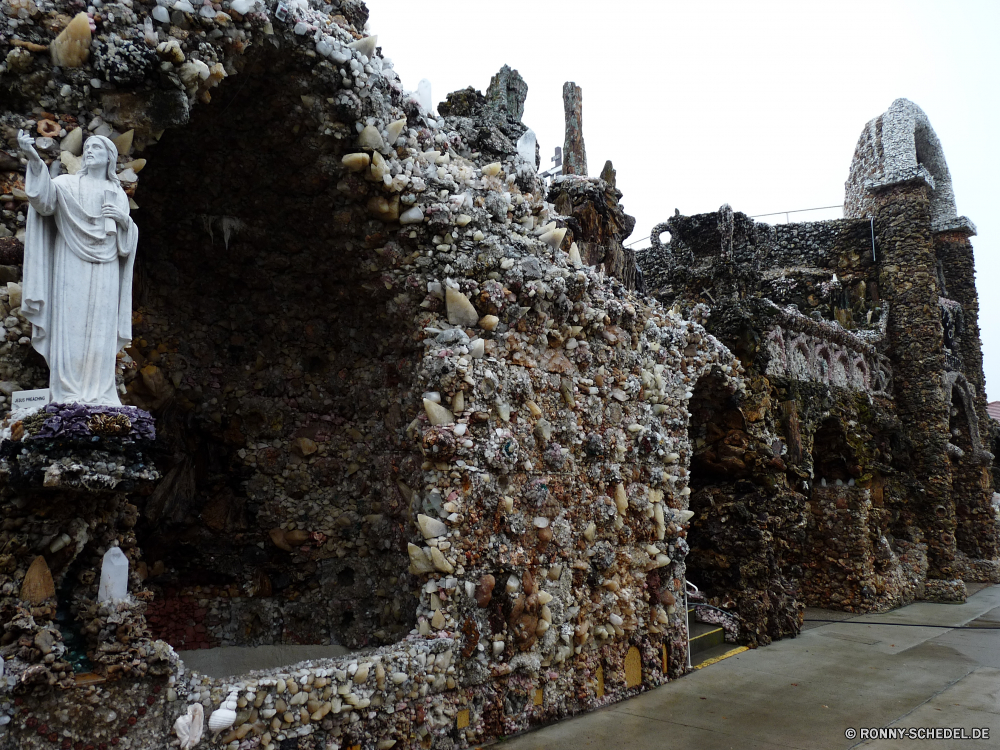 Grotto of Redemption Mauer Schloss Stein Berg Fels Antike Himmel Festung alt Landschaft Architektur Geschichte Befestigung Tourismus Reisen Gebäude Struktur Baum Berge landschaftlich Ruine Ringwall Hügel Stadt Defensive Struktur Szenerie Schnee im freien Kultur Ruine Urlaub berühmte Wahrzeichen Erbe Tempel Klippe im freien Stadt historischen Turm Ziel Tag Palast mittelalterliche Steinmauer Wildnis Felsen historische sonnig Gras Kirche Zivilisation Entwicklung des ländlichen Steigung Backstein Wald Zaun Antik Bau Denkmal Religion Bäume Gedenkstätte Turkei Vergangenheit Wild hoch Wandern in der Nähe Tal Steine Website Süden Land Spitze Panorama Park nationalen Dach Urlaub Sommer Haus wall castle stone mountain rock ancient sky fortress old landscape architecture history fortification tourism travel building structure tree mountains scenic ruins rampart hill city defensive structure scenery snow outdoors culture ruin vacation famous landmark heritage temple cliff outdoor town historic tower destination day palace medieval stone wall wilderness rocks historical sunny grass church civilization rural slope brick forest fence antique construction monument religion trees memorial turkey past wild high hiking near valley stones site south country peak panorama park national roof holiday summer house