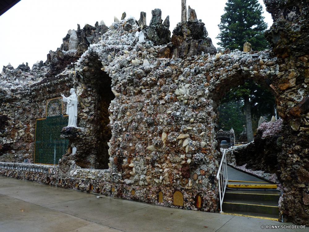 Grotto of Redemption Stein Architektur Antike alt Mauer Gebäude Baum Reisen Grabstein Festung Geschichte Tempel Tourismus Gedenkstätte Struktur Schloss historische Ruine Stadt Wahrzeichen Religion Denkmal Ruine historischen Himmel Landschaft berühmte Gras Erbe Kultur Turm Haus mittelalterliche Tunnel Berg Dach Sommer Bau Tourist Friedhof Stadt woody plant Skulptur Hügel Ziel Palast Backstein traditionelle Website Durchgang Jahrhundert Turkei Durchgang Fels Szene Antik religiöse Platz Kirche aussenansicht Straße Urlaub im freien Wände Tür Kunst Pflanze vascular plant An landschaftlich bleibt ruiniert Archäologie Festung Wald Grab Roman niemand Tor außerhalb im freien Befestigung Art und Weise Osten Berge Entwicklung des ländlichen stone architecture ancient old wall building tree travel gravestone fortress history temple tourism memorial structure castle historical ruin city landmark religion monument ruins historic sky landscape famous grass heritage culture tower house medieval tunnel mountain roof summer construction tourist cemetery town woody plant sculpture hill destination palace brick traditional site passage century turkey passageway rock scene antique religious place church exterior street vacation outdoors walls door art plant vascular plant to scenic remains ruined archeology fort forest grave roman nobody gate outside outdoor fortification way east mountains rural