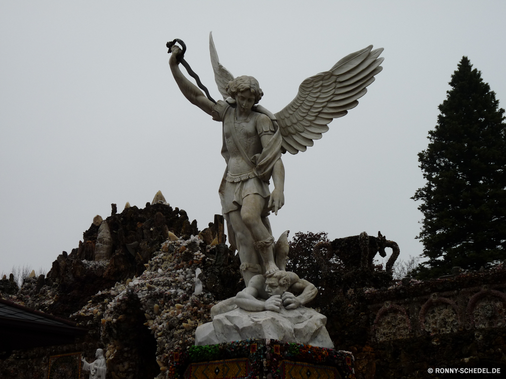 Grotto of Redemption Statue Denkmal Skulptur Wahrzeichen Himmel Architektur Struktur Bronze Podest Geschichte Stadt Reisen alt Antike Stein historischen Spalte Tourismus berühmte Kunst Pferd Brunnen Gebäude Unterstützung Gedenkstätte Kultur Religion St. historische Park Roman Marmor Tragkonstruktion Engel König Tourist Stadt Platz Katholische im freien Königliche Hauptstadt Erbe Antik Attraktion Ziel Platz aussenansicht Baum Urlaub Totempfahl Symbol Kiefer Besichtigungen Palast heilig Wolken Brücke Gold Kirche Urban statue monument sculpture landmark sky architecture structure bronze pedestal history city travel old ancient stone historic column tourism famous art horse fountain building support memorial culture religion saint historical park roman marble supporting structure angel king tourist town square catholic outdoors royal capital heritage antique attraction destination place exterior tree vacation totem pole symbol pine sightseeing palace holy clouds bridge gold church urban