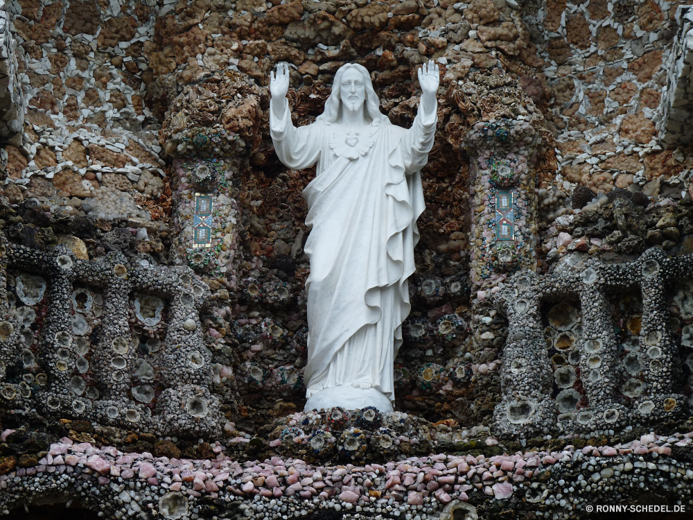 Grotto of Redemption Statue Brunnen Struktur Skulptur im freien Park Denkmal Architektur Kleid Kunst Marmor Reisen Stein Bräutigam Himmel Baum Dame Mode Wahrzeichen im freien Porträt Person Stadt posieren Antike Gesicht Gebäude Menschen Friedhof Kultur Herbst alt Erwachsener Frauen außerhalb Liebe Kirche Modell niedlich Tourismus Braut Wald Wasser Hochzeit Freiheit Religion Geschichte Schleier Engel Katholische Gras St. Gott ziemlich Garten berühmte Make-up Tourist blond Leben Golden Sommer glücklich Freude eine Mann historischen fallen Lebensstil Feier Gedenkstätte statue fountain structure sculpture outdoor park monument architecture dress art marble travel stone groom sky tree lady fashion landmark outdoors portrait person city posing ancient face building people cemetery culture autumn old adult women outside love church model cute tourism bride forest water wedding freedom religion history veil angel catholic grass saint god pretty garden famous makeup tourist blond life golden summer happy joy one man historic fall lifestyle celebration memorial