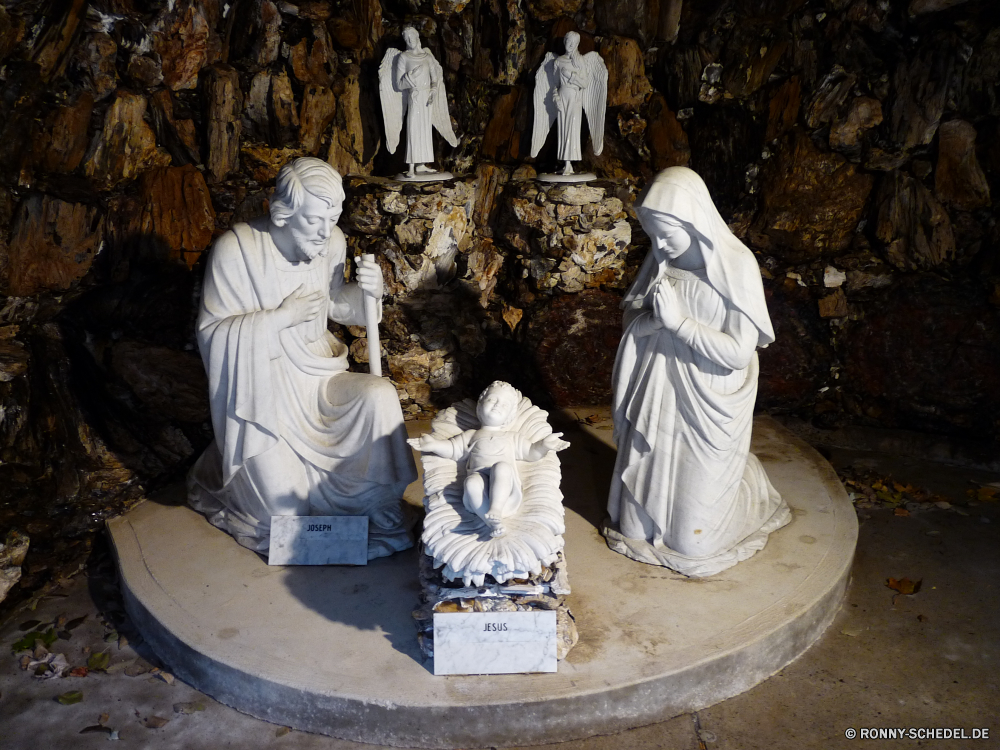 Grotto of Redemption Religion Person Statue Menschen paar Hochzeit Braut weiß Kirche Mann Kleid Bräutigam Liebe Architektur zwei Kunst religiöse Park Kultur Erwachsener Kleidung romantische verheiratet gown Skulptur Denkmal Porträt Tag Glück Stein Engel Geschichte glücklich Mauer Männer Tempel traditionelle alt Camp Ashcan heilig Ehe Blumenstrauß Lächeln Mode im freien Gebäude Schleier Feier Gedenkstätte glauben Männchen Frau Gesicht attraktive Ruhe Container auf der Suche Urlaub Mi Hochzeitssuite Reisen bin Unschuld Jugend Eleganz historische menschliche Tourismus closeup Tourist Frieden Farbe Mann Frauen Kin Sommer Mutter zusammen religion person statue people couple wedding bride white church man dress groom love architecture two art religious park culture adult clothing romantic married gown sculpture monument portrait day happiness stone angel history happy wall men temple traditional old ashcan holy marriage bouquet smile fashion outdoors building veil celebration memorial faith male wife face attractive calm container looking holiday wed bridal travel bin innocence youth elegance historical human tourism closeup tourist peace color husband women kin summer mother together