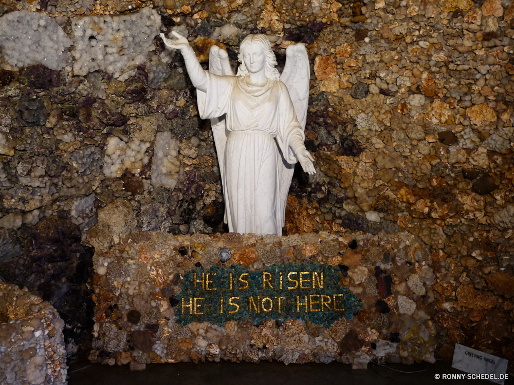 Grotto of Redemption Statue Grabstein Gedenkstätte Stein Bräutigam Skulptur Struktur Denkmal Architektur Wahrzeichen Marmor Friedhof Antike Religion Kirche Kunst alt Geschichte Gebäude Reisen Tourismus Tourist Kultur Gott Stadt berühmte Braut Katholische Hochzeit historischen historische Kleid im freien Detail verheiratet Liebe Park Bogen Himmel Person religiöse traditionelle Lüfter paar Antik Kathedrale glauben Ehe Gesicht Porträt Podest Tempel im freien Dekoration romantische Attraktion dekorative Spalte Neu Menschen Anhänger statue gravestone memorial stone groom sculpture structure monument architecture landmark marble cemetery ancient religion church art old history building travel tourism tourist culture god city famous bride catholic wedding historic historical dress outdoor detail married love park arch sky person religious traditional fan couple antique cathedral faith marriage face portrait pedestal temple outdoors decoration romantic attraction decorative column new people follower