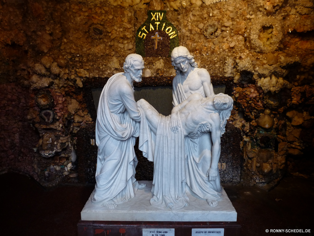 Grotto of Redemption Statue Skulptur Religion Denkmal Reisen Architektur Kunst Stein Stadt Wahrzeichen Kultur Tourismus Geschichte historischen Tourist religiöse Gott alt Antike Gebäude Marmor Tempel traditionelle Detail Gesicht glauben historische Maske Gedenkstätte berühmte Freiheit Himmel spirituelle Golden Freiheit Kostüm Neu Porträt Gottesdienst Urban Attraktion Podest Farbe Person Friedhof Mann heilig Katholische Abbildung Antik im freien Kirche Struktur Park Büste Krone Welt dunkel dekorative Tradition Dekoration Dame Schutz Menschen Verkleidung Kleid Männchen statue sculpture religion monument travel architecture art stone city landmark culture tourism history historic tourist religious god old ancient building marble temple traditional detail face faith historical mask memorial famous liberty sky spiritual golden freedom costume new portrait worship urban attraction pedestal color person cemetery man sacred catholic figure antique outdoor church structure park bust crown world dark decorative tradition decoration lady protection people disguise dress male