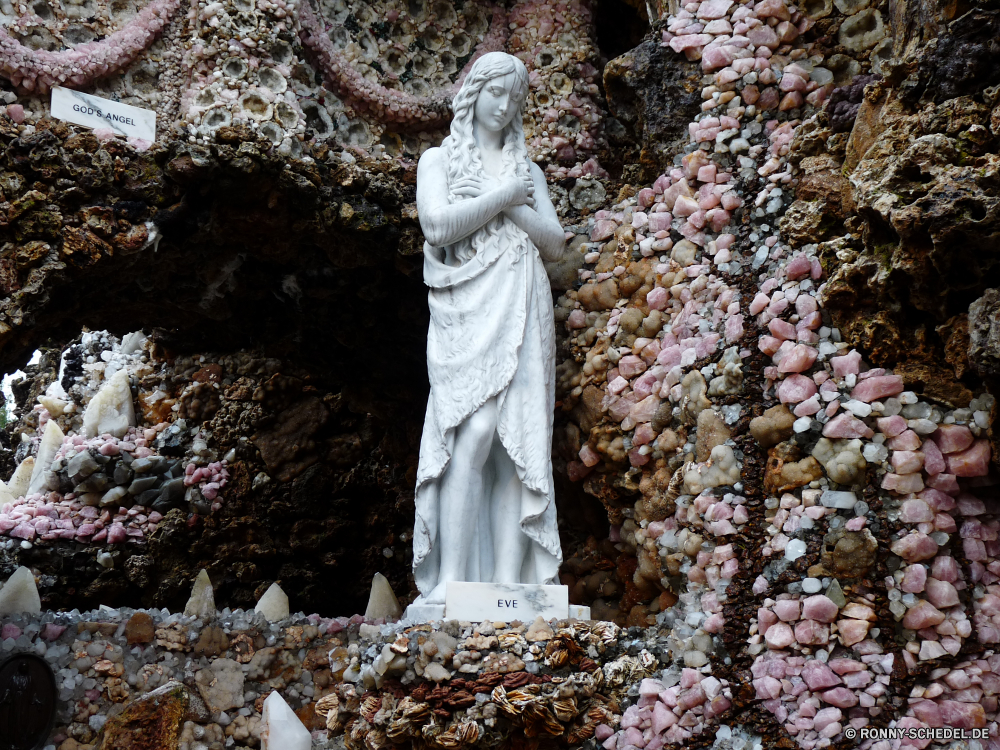 Grotto of Redemption Statue Bräutigam Friedhof Stein Gedenkstätte Grabstein Skulptur Park Braut Hochzeit Kleid Struktur im freien verheiratet Architektur Religion Liebe im freien Menschen Antike Marmor alt Ehe Baum Himmel Mode Reisen Tag Denkmal Kunst Dame Kultur Schleier Person paar außerhalb Feier Porträt Sommer religiöse Erwachsener Geschichte Gesicht Tempel Frauen Modell glücklich Lächeln blond Romantik posieren Spalte Lebensstil Wahrzeichen Kimono Blumenstrauß Stadt historischen Tourismus gown Antik Mi Wald Hochzeitssuite Zeremonie ziemlich Gott Tourist eine Mann fröhlich Abbildung auf der Suche niedlich Podest Familie Frühling Glück statue groom cemetery stone memorial gravestone sculpture park bride wedding dress structure outdoor married architecture religion love outdoors people ancient marble old marriage tree sky fashion travel day monument art lady culture veil person couple outside celebration portrait summer religious adult history face temple women model happy smile blond romance posing column lifestyle landmark kimono bouquet city historic tourism gown antique wed forest bridal ceremony pretty god tourist one man cheerful figure looking cute pedestal family spring happiness