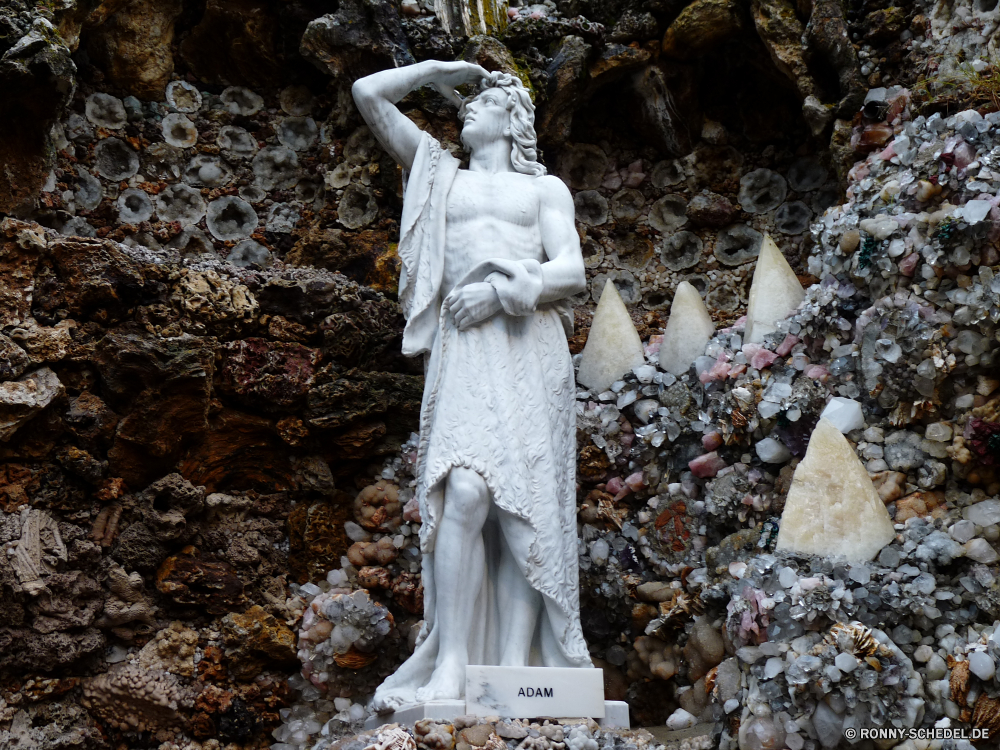 Grotto of Redemption Statue Grabstein Stein Gedenkstätte Skulptur Struktur Friedhof Denkmal Marmor Kunst Architektur Reisen Podest Wahrzeichen Antike Kultur Religion Tourismus Himmel alt Gott Unterstützung Geschichte berühmte Spalte religiöse Brunnen Tragkonstruktion Stadt historischen Katholische Gebäude Tourist Palast Tempel historische Erbe Park Spiritualität Abbildung Roman im freien Statuen Engel Schnitzerei Detail Antik Symbol Kreuz außerhalb spirituelle Tag Klassische Bronze Gottesdienst heilig glauben im freien Hauptstadt Garten traditionelle Mann statue gravestone stone memorial sculpture structure cemetery monument marble art architecture travel pedestal landmark ancient culture religion tourism sky old god support history famous column religious fountain supporting structure city historic catholic building tourist palace temple historical heritage park spirituality figure roman outdoors statues angel carving detail antique symbol cross outside spiritual day classical bronze worship holy faith outdoor capital garden traditional man