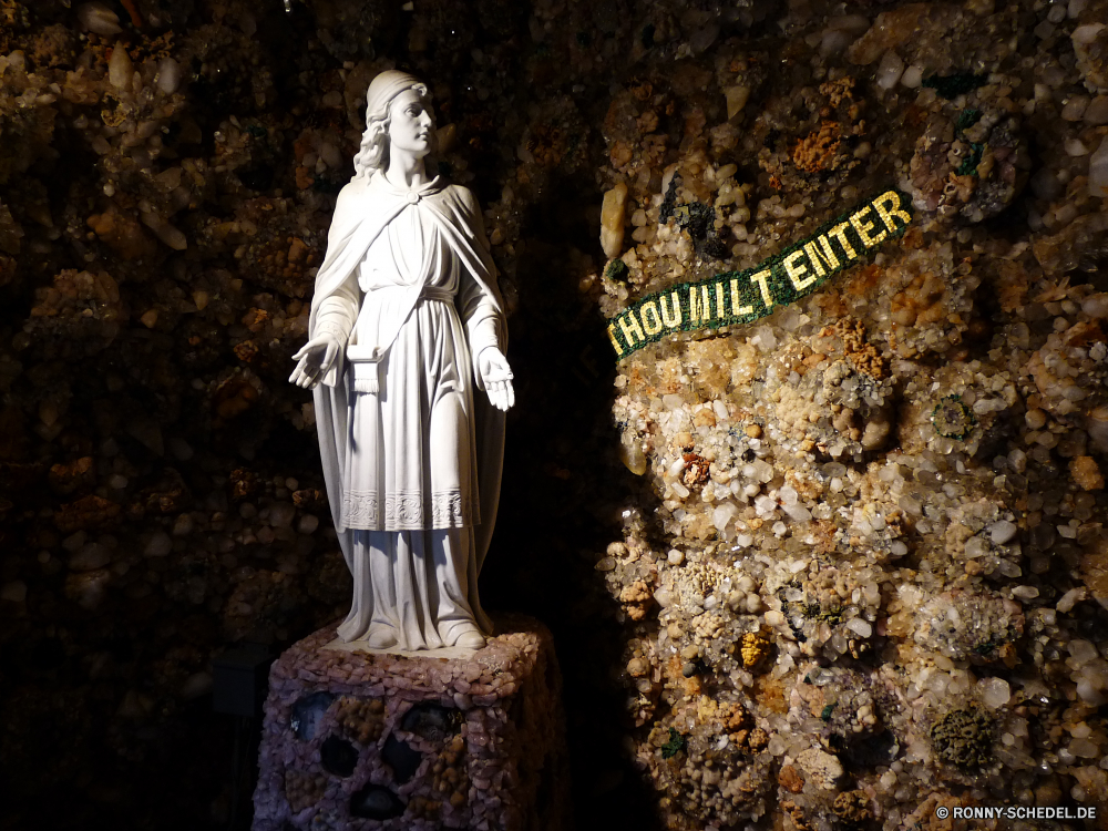 Grotto of Redemption Statue Skulptur Gedenkstätte Stein Struktur Grabstein Podest Architektur Denkmal Religion Kunst Geschichte Reisen Kultur Unterstützung Antike Stadt alt Wahrzeichen historischen Marmor Tragkonstruktion Gott Gebäude Tourismus Messing Tempel historische Tourist Schnitzerei Himmel religiöse berühmte Spiritualität glauben Brunnen Kirche Friedhof traditionelle Abbildung Katholische Gottesdienst Erbe spirituelle Attraktion Detail Antik Bronze Park Palast Golden Gold Spalte Dekoration Roman künstlerische Statuen außerhalb Hauptstadt Osten Platz aussenansicht Frieden Symbol statue sculpture memorial stone structure gravestone pedestal architecture monument religion art history travel culture support ancient city old landmark historic marble supporting structure god building tourism brass temple historical tourist carving sky religious famous spirituality faith fountain church cemetery traditional figure catholic worship heritage spiritual attraction detail antique bronze park palace golden gold column decoration roman artistic statues outside capital east place exterior peace icon