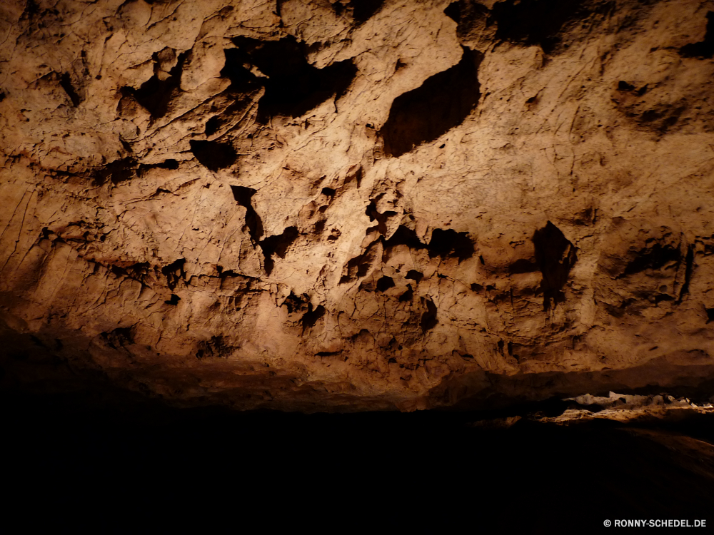 Meramec Caverns Cliff-Wohnung Wohnung Gehäuse Struktur Fels Schlucht Wüste Höhle Park Stein Landschaft Geologie nationalen geologische formation Felsen Aushöhlung Sandstein Reisen Berg Himmel Tourismus Sand natürliche Südwesten Bildung Textur Klippe Mauer im freien trocken texturierte Tal Baum alt Muster Oberfläche landschaftlich Antike Formationen Rau Orange Braun Wildnis Berge geologische schmutzig Grand im freien Grunge Szenerie Gelände Urlaub Bereich Verwittert Erde Tag Wärme Land Farbe Sommer Landschaften dunkel Tourist Hintergründe Klippen Arid Westen Wandern Antik Szene leere Wolken Süden Hügel im Alter von Detail Fluss gelb Nationalpark Aussicht Schichten Extreme Loch Klima Steine Umgebung bunte Geschichte Material niemand cliff dwelling dwelling housing structure rock canyon desert cave park stone landscape geology national geological formation rocks erosion sandstone travel mountain sky tourism sand natural southwest formation texture cliff wall outdoors dry textured valley tree old pattern surface scenic ancient formations rough orange brown wilderness mountains geological dirty grand outdoor grunge scenery terrain vacation area weathered earth day heat land color summer scenics dark tourist backgrounds cliffs arid west hiking antique scene empty clouds south hill aged detail river yellow national park vista layers extreme hole climate stones environment colorful history material nobody