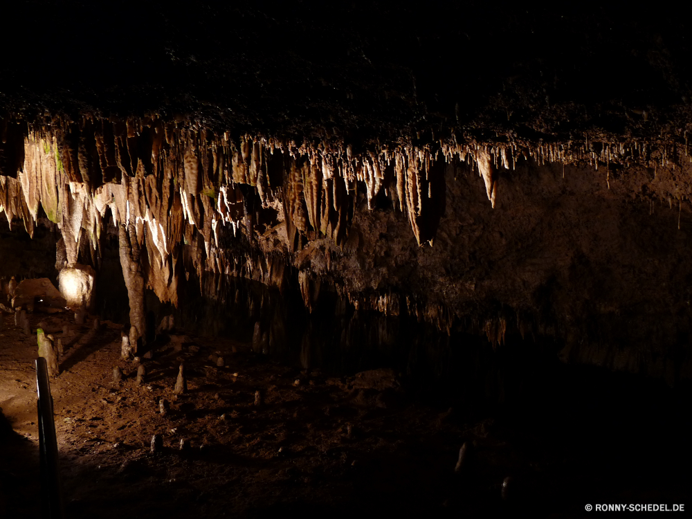 Meramec Caverns Höhle geologische formation Landschaft Park Fels Schlucht Reisen Berg nationalen Baum Stein landschaftlich Aushöhlung Tourismus Geologie Bäume Wüste im freien natürliche Himmel Szenerie Berge Sand Felsen Wald Sandstein Szene Wolken Wasser im freien Licht Urlaub Formationen Erde bunte Wandern Orange Klippe Bildung Wanderung Sommer Tourist dunkel Wahrzeichen Küste Umgebung Aussicht Sonne Wolke sonnig friedliche Sonnenuntergang geologische Südwesten Tal Kiefer Ozean Sonnenlicht Farben felsigen Tag Meer hell Insel fallen Fluss Entwicklung des ländlichen Tropfsteinhöhle Hoodoos Gras Amphitheater Kalkstein geologische Gelände Spitze außerhalb einzigartige Holz Sonnenaufgang Ziel trocken ruhige Horizont Pflanze Herbst cave geological formation landscape park rock canyon travel mountain national tree stone scenic erosion tourism geology trees desert outdoors natural sky scenery mountains sand rocks forest sandstone scene clouds water outdoor light vacation formations earth colorful hiking orange cliff formation hike summer tourist dark landmark coast environment vista sun cloud sunny peaceful sunset geologic southwest valley pine ocean sunlight colors rocky day sea bright island fall river rural stalactite hoodoos grass amphitheater limestone geological terrain peak outside unique wood sunrise destination dry tranquil horizon plant autumn