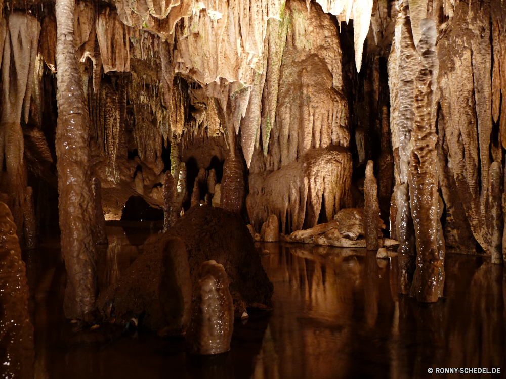 Meramec Caverns Höhle geologische formation Fels Schlucht Geologie nationalen Park Tourismus Reisen Landschaft Sandstein Stein natürliche Formationen Aushöhlung Wüste Berg Baum Antike geologische Wasser Erde Felsen Kalkstein Innenseite Orange Berge Mauer Wahrzeichen dunkel Tropfsteinhöhle Sand Bildung Licht Steine Muster u-Bahn einzigartige Höhle Dunkelheit ungewöhnliche Tourist nass Extreme Himmel Attraktion Stalagmit alt tief Erhaltung Klippe Urlaub landschaftlich Wildnis Ökologie Calcit ganz Mineralien Holz versteckt Tour unter Mysterium Kiefer im freien Denkmal im freien Hoodoos unter Mining Ökosystem Ressourcen Nationalpark Klippen ökologische geheimnisvolle Gelände entfernten Landschaften Boden Tropfen Farbe Südwesten Szene gelb Wolken Ziel Textur Fluss Hoodoo Amphitheater bunte Sommer außerhalb Wandern Tal Land schwarz cave geological formation rock canyon geology national park tourism travel landscape sandstone stone natural formations erosion desert mountain tree ancient geologic water earth rocks limestone inside orange mountains wall landmark dark stalactite sand formation light stones pattern underground unique cavern darkness unusual tourist wet extreme sky attraction stalagmite old deep conservation cliff vacation scenic wilderness ecology calcite quite minerals wood hidden tour under mystery pine outdoors monument outdoor hoodoos beneath mining ecosystem resources national park cliffs ecological mysterious terrain remote scenics ground drops color southwest scene yellow clouds destination texture river hoodoo amphitheater colorful summer outside hiking valley land black