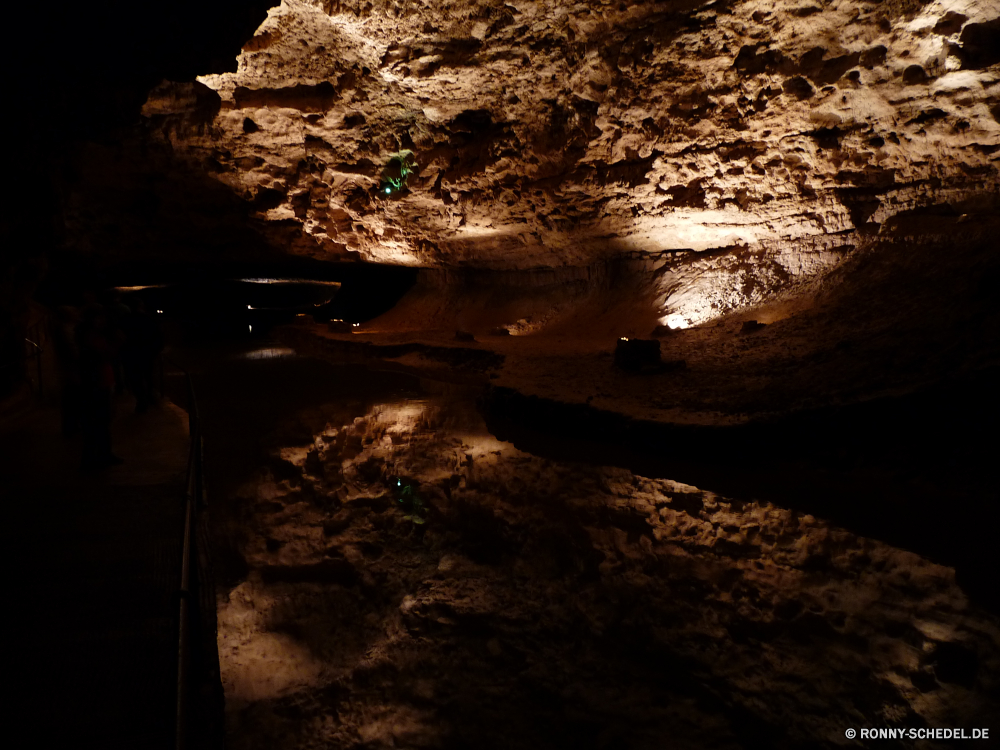 Meramec Caverns Höhle geologische formation Fels Schlucht Landschaft Stein Wüste Berg Reisen landschaftlich Klippe Tourismus Sand Park Cliff-Wohnung Himmel Felsen nationalen Sandstein Tal Geologie Wohnung Urlaub Wasser Meer Berge Wolken im freien natürliche im freien Aushöhlung Küste Südwesten Gehäuse Orange Ozean Szene Strand Szenerie Fluss geologische Ufer Sommer Bildung Wandern Wolke Tourist Sonne felsigen Bereich Schlucht Struktur Steine Baum Formationen Extreme Wildnis Hügel Klettern Grand Reiseziele Landschaften Welle Süden Insel Horizont Sonnenuntergang Farbe Klippen Spitze Tag Attraktion außerhalb Küste Mauer Denkmal Wellen Land See Erholung gelb Urlaub bunte Arid Landschaften Wanderung niemand Westen Abenteuer Bucht Reise trocken Entwicklung des ländlichen cave geological formation rock canyon landscape stone desert mountain travel scenic cliff tourism sand park cliff dwelling sky rocks national sandstone valley geology dwelling vacation water sea mountains clouds outdoors natural outdoor erosion coast southwest housing orange ocean scene beach scenery river geological shore summer formation hiking cloud tourist sun rocky area ravine structure stones tree formations extreme wilderness hill climb grand destinations scenics wave south island horizon sunset color cliffs peak day attraction outside coastline wall monument waves land lake recreation yellow holiday colorful arid landscapes hike nobody west adventure bay trip dry rural