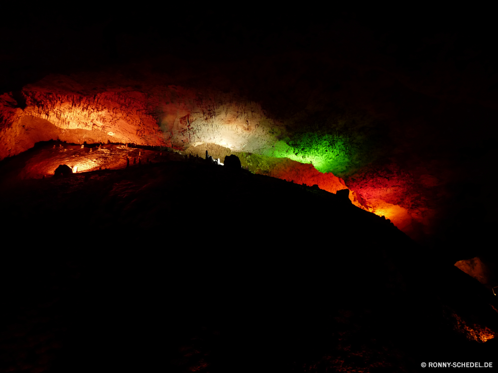 Meramec Caverns Vulkan Berg natürliche Höhe geologische formation Licht Feuer Kunst Rauch Lichter Glühen Energie Flamme Wolken Nacht Gestaltung Fantasie Linien Raum heiß hell Muster Bewegung Farbe Himmel Hintergrund Grafiken 3D dunkel schwarz Farben Form Fraktal Strahl macht Bewegung Textur Orange Hintergründe Muster Sternen Runde Gefahr moderne Explosion Brennen Kurven einzigartige geometrische Strahl Formen bunte Digital futuristische Auszüge Nebel Chaos Kreise Tapete Texturen Wärme Laser Dunst verwischt Dunst wirbelt Nebel Regenbogen generiert Wirkung gelb Schleifen Konturen Strahldichte Farbverläufe Wissenschaft Modelle Wellen Fliesen Würfel Brennen Kurve Sturm Grafik Weichzeichnen glühend Sonnenuntergang Fraktale Zeichnungen 2D Wolke Welle dynamische Windung Kontur Sonne glatte Wetter Sterne Horizont Wasser glänzend diesig Heiße Glut Plasma Zahlen Material volcano mountain natural elevation geological formation light fire art smoke lights glow energy flame clouds night design fantasy lines space hot bright pattern motion color sky backdrop graphics 3d dark black colors shape fractal beam power movement texture orange backgrounds patterns stars round danger modern explosion burn curves unique geometric ray shapes colorful digital futuristic abstracts mist chaos circles wallpaper textures heat laser vapor blurs haze swirls fog rainbow generated effect yellow loops contours radiance gradients science designs ripples tiles cubes burning curve storm graphic blur glowing sunset fractals drawings 2d cloud wave dynamic swirl silhouette sun smooth weather star horizon water shiny hazy blaze plasma figures material