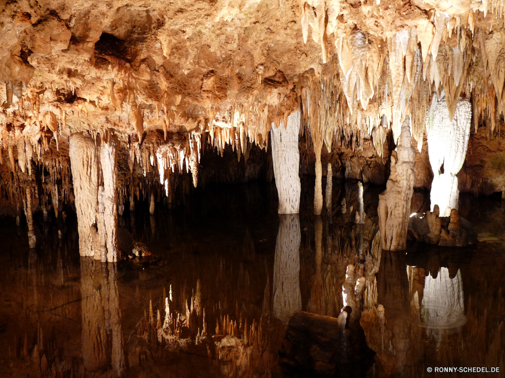 Meramec Caverns Höhle geologische formation Fels nationalen Schlucht Park Reisen Geologie Landschaft Tourismus Stein Sandstein natürliche Aushöhlung Baum Bildung Wüste Berg Antike Felsen Innenseite Wasser Wahrzeichen Formationen Klippe Mauer dunkel Orange alt Wildnis landschaftlich Kalkstein Erde Extreme Steine Licht Berge Tropfsteinhöhle Muster Tourist Sand Höhle geologische u-Bahn Dunkelheit ungewöhnliche Attraktion Erhaltung Himmel im freien Ökologie Holz nass Kiefer Urlaub einzigartige Stalagmit Klippen Gelände entfernten tief Landschaften im freien Calcit ganz Umgebung Fluss Textur Tour Wald Farbe historischen Sommer Pflanze Mineralien Ökosystem versteckt Braun Tal Architektur Denkmal Geschichte Sonnenlicht gelb unter Mining Ressourcen geologische Südwesten Wanderung Szene ökologische geheimnisvolle Wasserfall Kofferraum unter außerhalb Mysterium Wandern Zustand Wolken Boden Abenteuer Tropfen trocken Rau Szenerie schwarz cave geological formation rock national canyon park travel geology landscape tourism stone sandstone natural erosion tree formation desert mountain ancient rocks inside water landmark formations cliff wall dark orange old wilderness scenic limestone earth extreme stones light mountains stalactite pattern tourist sand cavern geologic underground darkness unusual attraction conservation sky outdoors ecology wood wet pine vacation unique stalagmite cliffs terrain remote deep scenics outdoor calcite quite environment river texture tour forest color historic summer plant minerals ecosystem hidden brown valley architecture monument history sunlight yellow beneath mining resources geological southwest hike scene ecological mysterious waterfall trunk under outside mystery hiking state clouds ground adventure drops dry rough scenery black