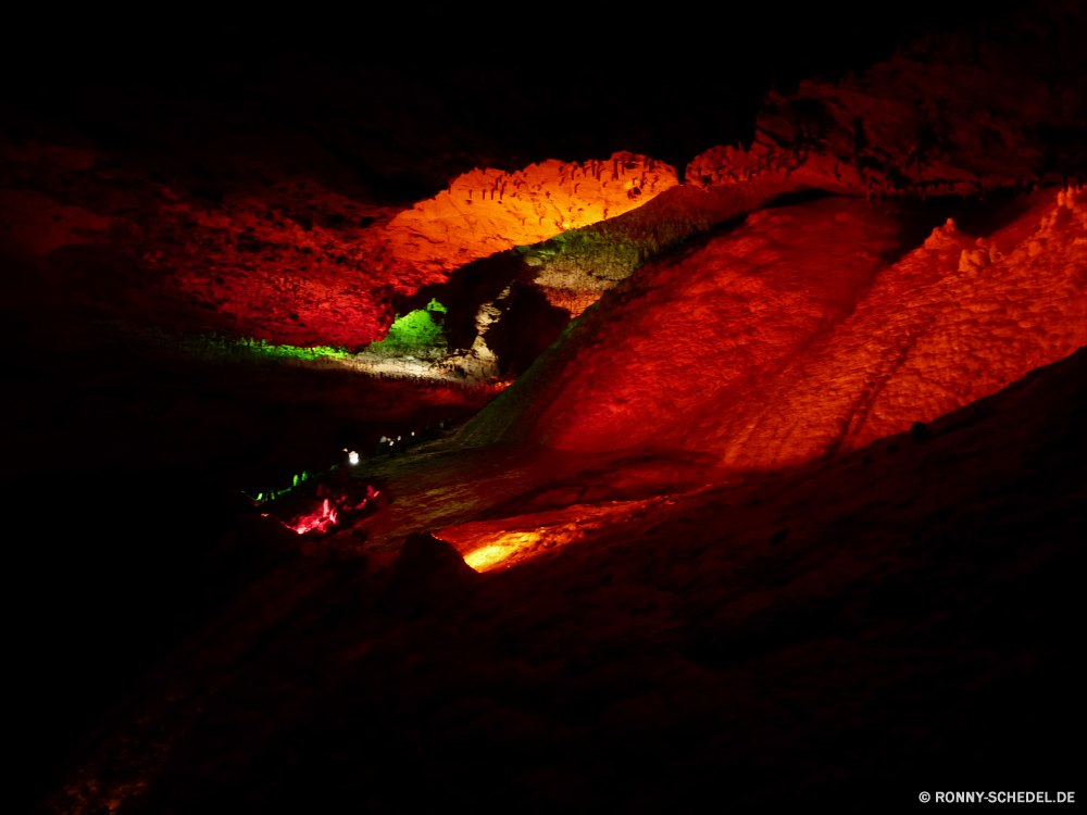 Meramec Caverns Vulkan Berg natürliche Höhe geologische formation Landschaft Himmel Sonnenuntergang Sonne Sonnenaufgang Wolken Reisen Fels Berge Tal Schlucht Park Licht Dämmerung Horizont landschaftlich Orange im freien Wasser nationalen Fluss Tourismus Morgenröte Felsen Baum dunkel im freien Wolke Nacht Wüste Geologie gelb Stein am Morgen Urlaub Sand Klippe 'Nabend See natürliche Farbe Kontur Umgebung Grand Herbst Spitze Westen Sommer Panorama Szene Sterne bunte Szenerie Südwesten Dämmerung Wild Bereich außerhalb Hügel fallen Himmelskörper Entwicklung des ländlichen Meer Gras Land Bildung heiß Süden Feuer Lichter Straße Schnee Höhle volcano mountain natural elevation geological formation landscape sky sunset sun sunrise clouds travel rock mountains valley canyon park light dusk horizon scenic orange outdoor water national river tourism dawn rocks tree dark outdoors cloud night desert geology yellow stone morning vacation sand cliff evening lake natural color silhouette environment grand autumn peak west summer panorama scene star colorful scenery southwest twilight wild range outside hill fall celestial body rural sea grass country formation hot south fire lights road snow cave