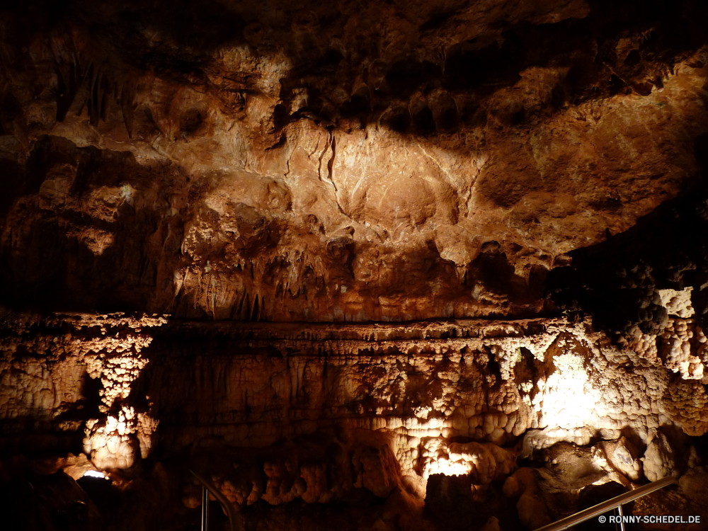 Meramec Caverns Höhle geologische formation Fels Tourismus Park Schlucht Reisen nationalen Geologie Stein Antike dunkel alt Landschaft Innenseite landschaftlich Berg Erde natürliche Mauer u-Bahn Licht Wasser Sandstein Grunge Kalkstein Klippe Wahrzeichen Muster Jahrgang Tropfsteinhöhle Höhle Bildung Dunkelheit Tourist Mysterium Sand Orange Aushöhlung Textur Architektur Himmel Stalagmit Formationen Tal geheimnisvolle Fluss Wüste Ökologie im Alter von Szenerie Baum Farbe gelb im freien Calcit geologische Mineralien nass Urlaub entfernten Loch Braun tief Gebäude Grunge Denkmal ganz Ökosystem Südwesten Struktur ungewöhnliche Tour künstlerische unter mir Steine Erhaltung Gestaltung Stadt historischen Speläologie unter Mining texturierte bunte versteckt geologische Ressourcen Kunst ökologische Extreme Tapete Kiefer Attraktion getragen Boden Tropfen Felsen Kontur Hintergrund Rau cave geological formation rock tourism park canyon travel national geology stone ancient dark old landscape inside scenic mountain earth natural wall underground light water sandstone grunge limestone cliff landmark pattern vintage stalactite cavern formation darkness tourist mystery sand orange erosion texture architecture sky stalagmite formations valley mysterious river desert ecology aged scenery tree color yellow outdoor calcite geologic minerals wet vacation remote hole brown deep building grungy monument quite ecosystem southwest structure unusual tour artistic under mine stones conservation design city historic speleology beneath mining textured colorful hidden geological resources art ecological extreme wallpaper pine attraction worn ground drops rocks silhouette backdrop rough