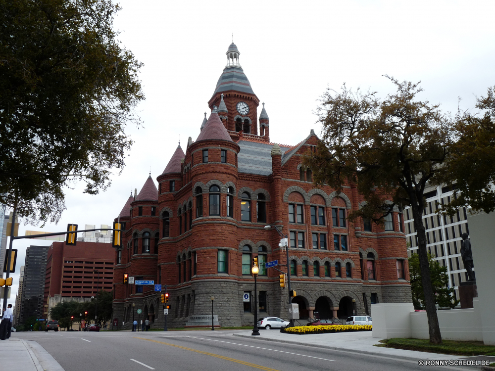 Dallas Universität Architektur Gebäude Stadt alt Palast Straße Reisen Kuppel Kirche Himmel Haus Tourismus Wahrzeichen Geschichte Stadt Kathedrale Religion historischen Urban Turm berühmte Platz Residenz Denkmal Hauptstadt historische Nacht Tempel Kultur Hochschule Tourist Struktur Backstein Platz Stadtansicht Kreuz Orthodoxe Regierung Antike Fassade St Gebäude Gold Sommer Schloss Museum Dach Straße Wohnung Häuser architektonische Gott Halle aussenansicht Bäume St. Baum 'Nabend Zentrum Kapitol Mauer Golden Bau Wolken Auto Kreuzung traditionelle Ziel Fenster Licht Public house Tag university architecture building city old palace street travel dome church sky house tourism landmark history town cathedral religion historic urban tower famous square residence monument capital historical night temple culture college tourist structure brick place cityscape cross orthodox government ancient facade st buildings gold summer castle museum roof road dwelling houses architectural god hall exterior trees saint tree evening center capitol wall golden construction clouds car intersection traditional destination window light public house day