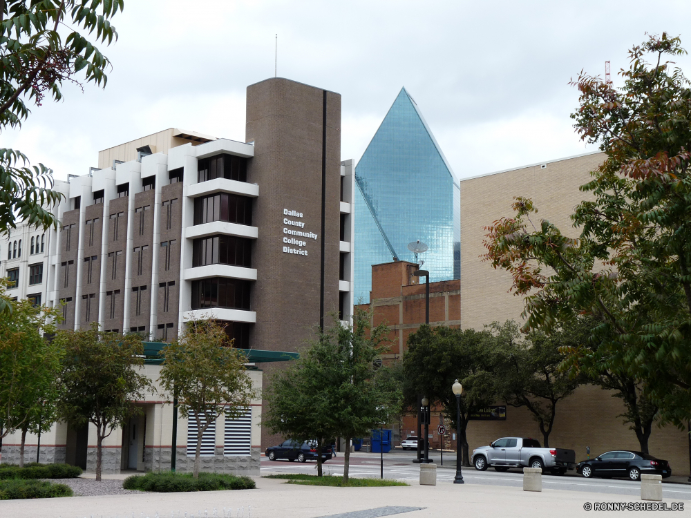 Dallas Universität Architektur Gebäude Stadt Büro Urban Himmel Struktur Gebäude Innenstadt Turm Straße Wolkenkratzer moderne aussenansicht Reisen Stadt Haus Stadtansicht Wolkenkratzer groß Spalte historischen Windows Zentrum Obelisk Skyline Geschichte alt Fenster Geschäft Glas Baum Bau Geschäftsviertel Tourismus Fassade Wahrzeichen Neu Landkreis Fluss Bäume Denkmal Landschaft Park architektonische Backstein Mauer Kirche Stein Türme Reflexion Startseite Real Hauptstadt berühmte im freien Straße Hochschule finanzielle Regierung hoch Wolke Dach Immobilien historische kommerzielle Finanzen Sommer Licht Gras sonnig Eigenschaft Wolken Klassische Wasser Religion university architecture building city office urban sky structure buildings downtown tower street skyscraper modern exterior travel town house cityscape skyscrapers tall column historic windows center obelisk skyline history old window business glass tree construction business district tourism facade landmark new district river trees monument landscape park architectural brick wall church stone towers reflection home real capital famous outdoor road college financial government high cloud roof estate historical commercial finance summer light grass sunny property clouds classic water religion