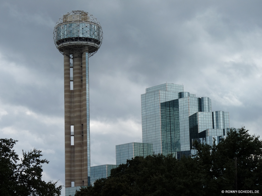 Dallas Wasserturm Stausee Tank Schiff Architektur Turm Gebäude Himmel Stadt Container Wahrzeichen Reisen Urban Denkmal Tourismus Geschichte groß berühmte Struktur alt Spalte England historische Tourist Skyline Stadtansicht Tag Wolkenkratzer Minarett Wolke Kultur hoch aussenansicht historischen Bau Uhr Hauptstadt Fluss Attraktion Religion Wasser moderne Gebäude Platz Moschee Büro Parlament Wolkenkratzer Häuser Innenstadt Antike Licht Wolken Kirche Stahl Kuppel Industrie Brücke Zentrum Stein religiöse Zeit Neu Geschäft Regierung Glas Tempel Stadt Fenster Industrielle Nacht Meer water tower reservoir tank vessel architecture tower building sky city container landmark travel urban monument tourism history tall famous structure old column england historical tourist skyline cityscape day skyscraper minaret cloud culture high exterior historic construction clock capital river attraction religion water modern buildings place mosque office parliament skyscrapers houses downtown ancient light clouds church steel dome industry bridge center stone religious time new business government glass temple town window industrial night sea