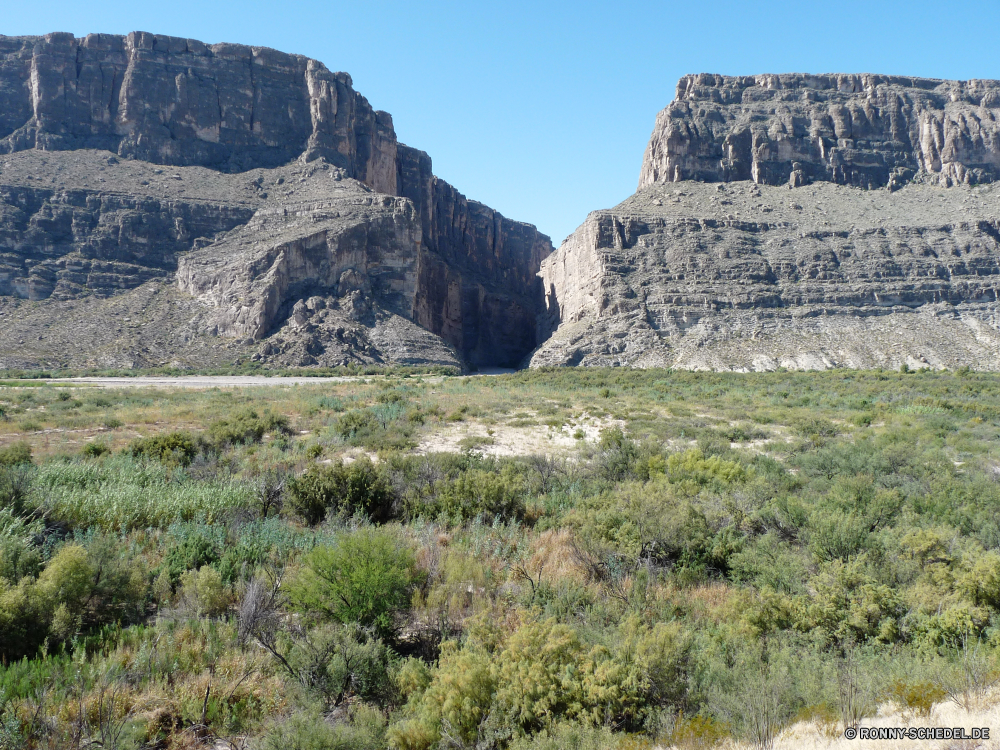 Big Bend National Park Schlucht Berg Klippe Landschaft Berge Fels Tal geologische formation Park Himmel nationalen Reisen Wildnis Stein Tourismus Bereich Schlucht landschaftlich Bäume Baum Felsen Hügel Steigung Spitze im freien im freien Wald Geologie Urlaub Sommer Wolken Aufstieg Wüste Szenerie Fluss felsigen Wahrzeichen natürliche depression Hochland natürliche Bildung Linie Tourist Wandern hoch Antike Wasser Aushöhlung Sandstein Umgebung Panorama Urlaub alt Grand Panorama Wild Wolke Mauer Sonne Landschaften Gras Land Ziel Nach oben Straße Geschichte geologische Südwesten Szene Farbe Aussicht Hügel Busch Abenteuer Gebäude Frühling Tag Land canyon mountain cliff landscape mountains rock valley geological formation park sky national travel wilderness stone tourism range ravine scenic trees tree rocks hill slope peak outdoors outdoor forest geology vacation summer clouds ascent desert scenery river rocky landmark natural depression highland natural formation line tourist hiking high ancient water erosion sandstone environment panorama holiday old grand panoramic wild cloud wall sun landscapes grass land destination top road history geological southwest scene color vista hills bush adventure building spring day country