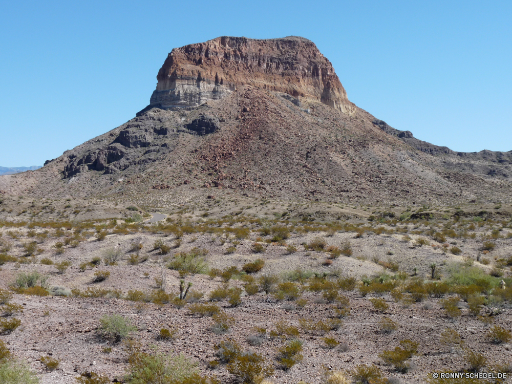 Big Bend National Park Knoll Berg Landschaft Fels Reisen Himmel Grab Steigung Stein Aufstieg Tourismus Berge Szenerie Wildnis landschaftlich Antike Hügel Linie Wüste im freien Geschichte Klippe Spitze Sommer Wolken Tourist Park Sonne Schlucht Urlaub nationalen Wahrzeichen Architektur Felsen im freien Szene alt Sand Tal Grat Geologie Landschaften natürliche Ziel Land Meer Hochland Sandstein felsigen Bereich Panorama Land Abenteuer Steine Bau Tag Urlaub Bildung Wandern Umgebung Pyramide Wanderung Hügel Wild Wald Baum Gras Panorama berühmte Landschaft Sonnenlicht Fluss Wasser Entwicklung des ländlichen Archäologie Landschaften hoch Farbe Süden historischen Vulkan knoll mountain landscape rock travel sky grave slope stone ascent tourism mountains scenery wilderness scenic ancient hill line desert outdoors history cliff peak summer clouds tourist park sun canyon vacation national landmark architecture rocks outdoor scene old sand valley ridge geology scenics natural destination land sea highland sandstone rocky range panoramic country adventure stones construction day holiday formation hiking environment pyramid hike hills wild forest tree grass panorama famous countryside sunlight river water rural archeology landscapes high color south historic volcano