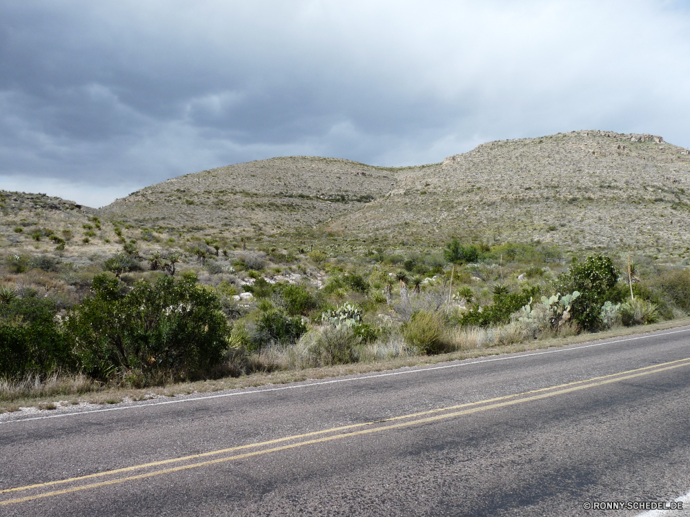 Carlsbad Caverns National Park Knoll Landschaft Himmel Berg Hügel Reisen Bereich Wolken Straße Tourismus Baum Berge Entwicklung des ländlichen landschaftlich Feld Wüste Land Gras Hügel im freien Landschaft Spitze Sommer Szenerie natürliche Land Wald Fels Szene nationalen Park Wildnis Vulkan Wolke Aufstieg Pflanze Steigung Baseball-Ausrüstung Tal im freien Stein Tourist Umgebung Hügel Herbst Wild Hochland trocken Tag gelb Wiese Bäume Wanderung Sonne Landwirtschaft majestätisch Wandern Bewuchs Landschaften Panorama Abenteuer Reise Sand Pflanzen Insel Urlaub Bauernhof Farbe Fluss Sportgerät bunte Urlaub Horizont Wasser Stroh Grünland Antike Aussicht sonnig Busch Ökologie friedliche Frühling Saison knoll landscape sky mountain hill travel range clouds road tourism tree mountains rural scenic field desert country grass mound outdoors countryside peak summer scenery natural land forest rock scene national park wilderness volcano cloud ascent plant slope baseball equipment valley outdoor stone tourist environment hills autumn wild highland dry day yellow meadow trees hike sun agriculture majestic hiking vegetation scenics panorama adventure trip sand plants island vacation farm color river sports equipment colorful holiday horizon water thatch grassland ancient vista sunny bush ecology peaceful spring season