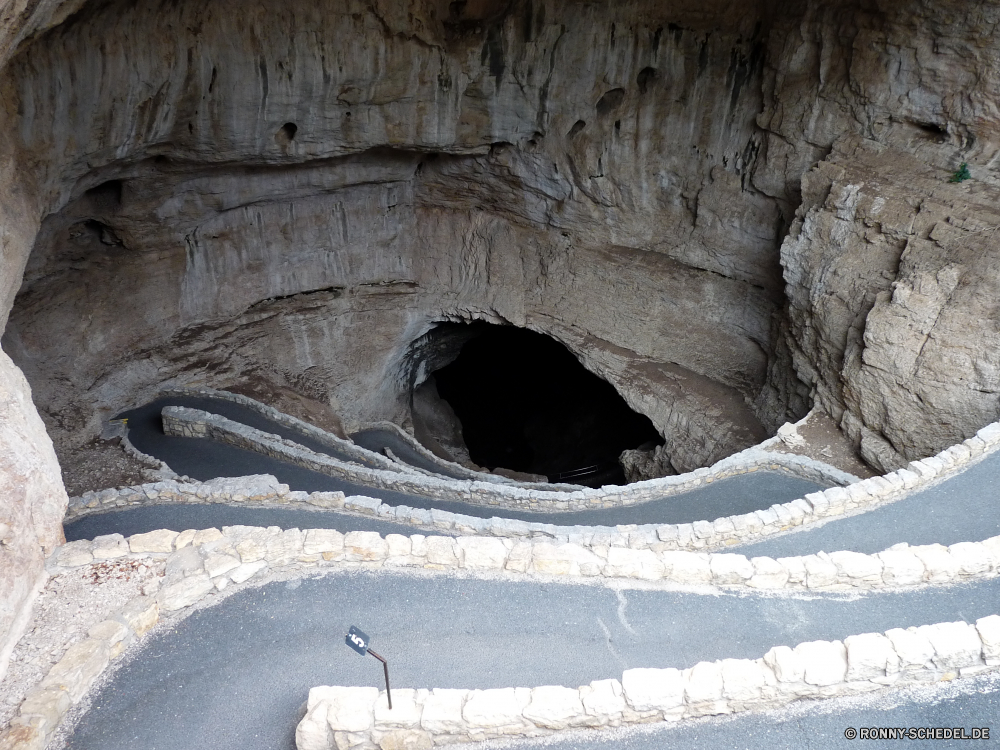 Carlsbad Caverns National Park Cliff-Wohnung Wohnung Gehäuse Loch Fels Struktur Stein Schlucht Park Berg Reisen Geologie Landschaft nationalen Antike Tourismus Felsen Bildung Klippe Mauer natürliche Wüste Sandstein landschaftlich Fluss Sand Höhle alt im freien Baum Wasser Textur historischen Ruine Tal im freien Himmel Tag Berge Aushöhlung Geschichte Architektur Tunnel Erde Ruine Orange Oberfläche Bogen Farbe Steine Gebäude Hügel Denkmal außerhalb Kultur Szenerie geologische Urlaub Durchgang Braun Antik Wildnis felsigen Stream Holz Zeit Rau Wahrzeichen Archäologische Formationen Creek Südwesten Roman Escape Gelände Sommer Extreme Schiff Muster traditionelle Gestaltung cliff dwelling dwelling housing hole rock structure stone canyon park mountain travel geology landscape national ancient tourism rocks formation cliff wall natural desert sandstone scenic river sand cave old outdoor tree water texture historic ruins valley outdoors sky day mountains erosion history architecture tunnel earth ruin orange surface arch color stones building hill monument outside culture scenery geological vacation passage brown antique wilderness rocky stream wood time rough landmark archaeological formations creek southwest roman escape terrain summer extreme ship pattern traditional design