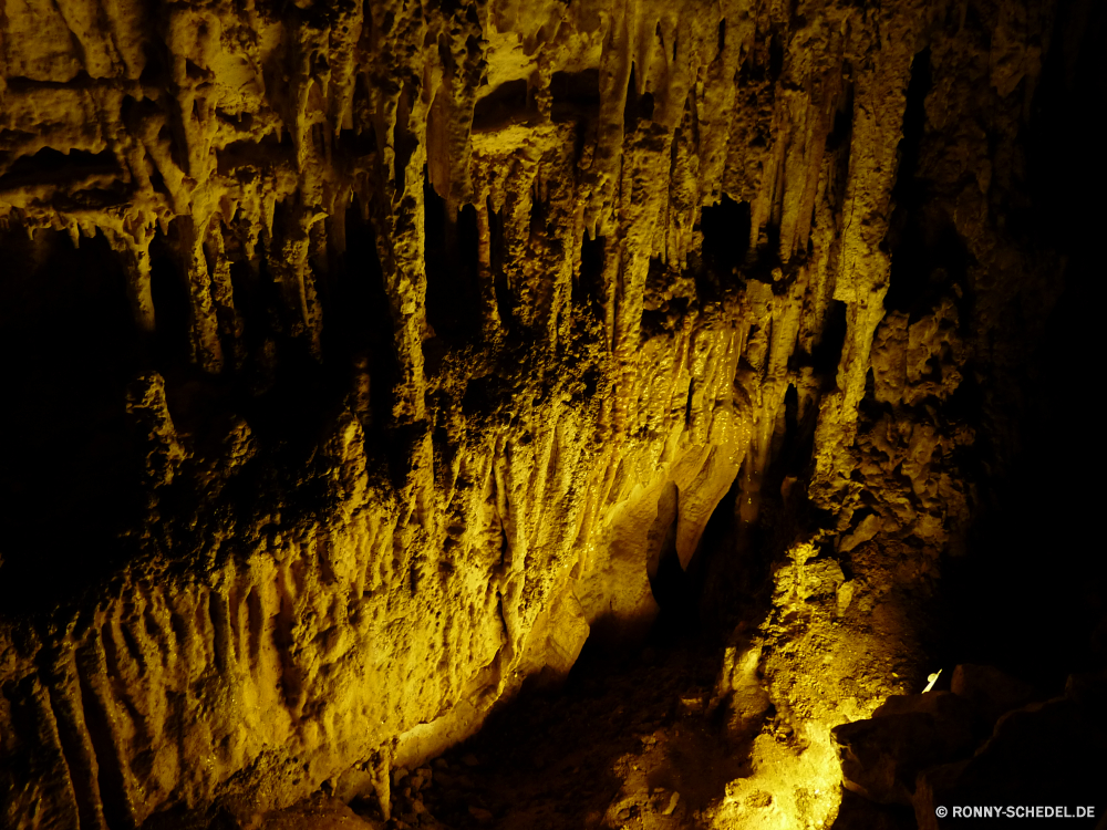 Carlsbad Caverns National Park Höhle geologische formation Park Landschaft Fels Schlucht Baum nationalen Wald Reisen Tourismus Berg natürliche landschaftlich Stein Aushöhlung Bäume Orange Herbst Geologie fallen Tal Umgebung Szenerie Wüste Klippe im freien Wasser Himmel dunkel Farbe Szene Licht Sandstein gelb Hölzer Holz Sand im freien bunte Felsen Urlaub Fluss Pflanze Bildung Blätter Belaubung Sommer Tourist Kalkstein Wanderung Wildnis Berge Blatt Ökologie friedliche Wahrzeichen Tropfsteinhöhle Aussicht Kofferraum Sonne Wandern Muster Kiefer Wolken hell Innenseite Höhle Hoodoos u-Bahn Dunkelheit Zweige Extreme Attraktion Wolke tief Saison einzigartige Braun nass Sonnenlicht Farben geologische Gras Formationen geologische Mineral Birke felsigen entfernten Textur Steine Sonnenaufgang Erde Wirkung schwarz Loch cave geological formation park landscape rock canyon tree national forest travel tourism mountain natural scenic stone erosion trees orange autumn geology fall valley environment scenery desert cliff outdoors water sky dark color scene light sandstone yellow woods wood sand outdoor colorful rocks vacation river plant formation leaves foliage summer tourist limestone hike wilderness mountains leaf ecology peaceful landmark stalactite vista trunk sun hiking pattern pine clouds bright inside cavern hoodoos underground darkness branches extreme attraction cloud deep season unique brown wet sunlight colors geologic grass formations geological mineral birch rocky remote texture stones sunrise earth effect black hole