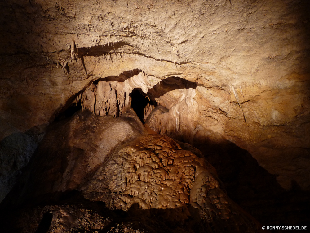 Carlsbad Caverns National Park Höhle geologische formation Fels Stein Geologie Schlucht Felsen Wüste Mauer Tourismus Reisen natürliche Landschaft Sandstein Berg Park Antike alt Sand Formationen Bildung nationalen Textur Klippe Steine Aushöhlung Baum Muster landschaftlich Berge geologische im freien Erde im freien Tourist Wasser Farbe Kalkstein u-Bahn Holz Mysterium Orange tief Oberfläche Innenseite Braun Himmel Abenteuer trocken dunkel Geschichte versteckt geologische Loch Gelände geheimnisvolle texturierte unter Wildnis Licht Rau Sommer Höhle Mining Klippen Extreme exotische Durchgang Szenerie nass Detail Calcit Stalagmit Tropfsteinhöhle Ökosystem Dunkelheit Arid Rinde Architektur Wanderung ungewöhnliche Strand Boden Hügel Umgebung Ökologie Tunnel Wahrzeichen Fluss Tag cave geological formation rock stone geology canyon rocks desert wall tourism travel natural landscape sandstone mountain park ancient old sand formations formation national texture cliff stones erosion tree pattern scenic mountains geologic outdoor earth outdoors tourist water color limestone underground wood mystery orange deep surface inside brown sky adventure dry dark history hidden geological hole terrain mysterious textured under wilderness light rough summer cavern mining cliffs extreme exotic passage scenery wet detail calcite stalagmite stalactite ecosystem darkness arid bark architecture hike unusual beach ground hill environment ecology tunnel landmark river day