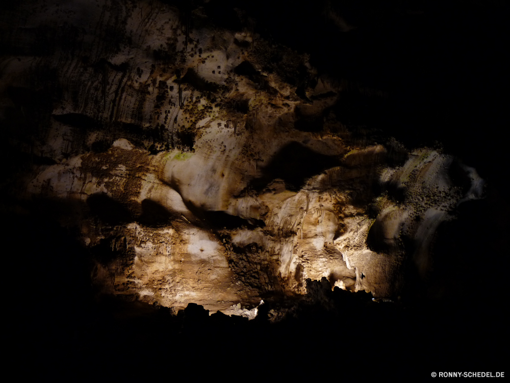 Carlsbad Caverns National Park Höhle geologische formation Fels Stein Wasser dunkel Landschaft Reisen alt Licht Tourismus Geologie Himmel Textur Grunge landschaftlich Muster natürliche Berg Mauer Gestaltung Raum Ozean Jahrgang Hintergrund Tapete Felsen Antike im freien Innenseite Erde Wolken Meer schwarz Szenerie Baum Park Farbe texturierte Kunst Szene Wirkung im freien Höhle u-Bahn Rau schmutzig Fantasie Material Tropfsteinhöhle Fluss Nacht Kalkstein Sand Oberfläche Bildung Wald Form Urlaub nationalen Braun Küste Sonne nass Speläologie Dunkelheit Sandstein Antik Welle Mineral außerhalb Orange Loch Verwittert Grunge Schließen See friedliche Grafik ruhige im Alter von Sonnenuntergang cave geological formation rock stone water dark landscape travel old light tourism geology sky texture grunge scenic pattern natural mountain wall design space ocean vintage backdrop wallpaper rocks ancient outdoors inside earth clouds sea black scenery tree park color textured art scene effect outdoor cavern underground rough dirty fantasy material stalactite river night limestone sand surface formation forest shape vacation national brown coast sun wet speleology darkness sandstone antique wave mineral outside orange hole weathered grungy close lake peaceful graphic tranquil aged sunset