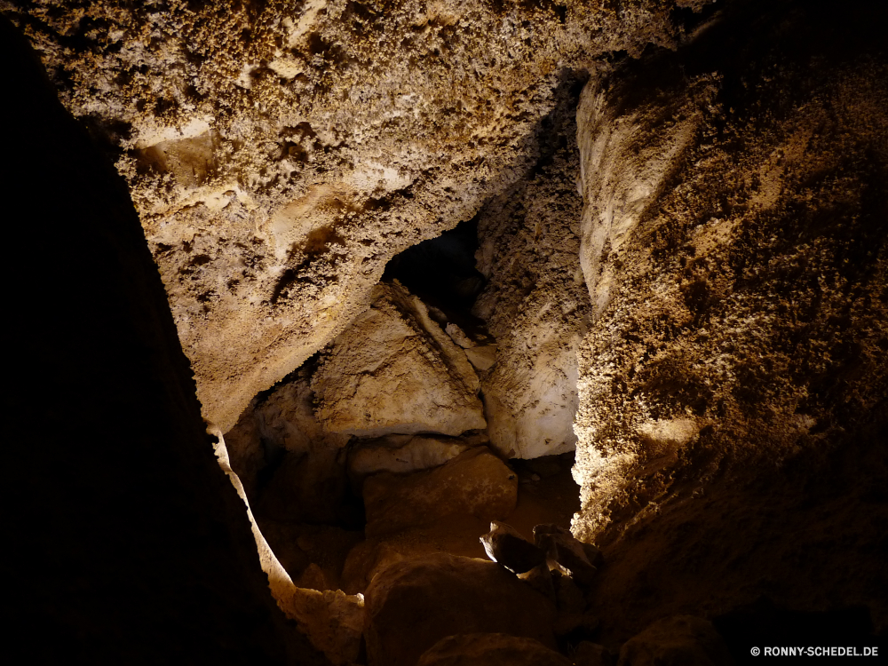 Carlsbad Caverns National Park Höhle geologische formation Fels Schlucht Stein Geologie Tourismus Sandstein Reisen Wüste Antike Sand Park Mauer nationalen natürliche landschaftlich Landschaft Bildung Klippe Felsen Berg Erde Licht Cliff-Wohnung Wasser geologische Formationen Aushöhlung Wohnung Tunnel im freien dunkel alt Farbe Orange Muster Tourist Textur Loch Innenseite u-Bahn Baum nass Mysterium Himmel tief Urlaub Tal Kalkstein Südwesten geheimnisvolle felsigen Extreme Steine Braun Denkmal Berge Durchgang Stalagmit Tropfsteinhöhle Höhle Fluss Escape im freien Struktur Attraktion Abenteuer Gehäuse außerhalb historischen Geschichte Calcit versteckt Oberfläche Dunkelheit Wildnis unter Tag bunte Ziel trocken Holz Ökologie Wahrzeichen Detail Mining Mineralien geologische Klippen ungewöhnliche Tour Westen einzigartige Boden Erhaltung Hügel gelb Gebäude Durchgang cave geological formation rock canyon stone geology tourism sandstone travel desert ancient sand park wall national natural scenic landscape formation cliff rocks mountain earth light cliff dwelling water geologic formations erosion dwelling tunnel outdoor dark old color orange pattern tourist texture hole inside underground tree wet mystery sky deep vacation valley limestone southwest mysterious rocky extreme stones brown monument mountains passage stalagmite stalactite cavern river escape outdoors structure attraction adventure housing outside historic history calcite hidden surface darkness wilderness under day colorful destination dry wood ecology landmark detail mining minerals geological cliffs unusual tour west unique ground conservation hill yellow building passageway