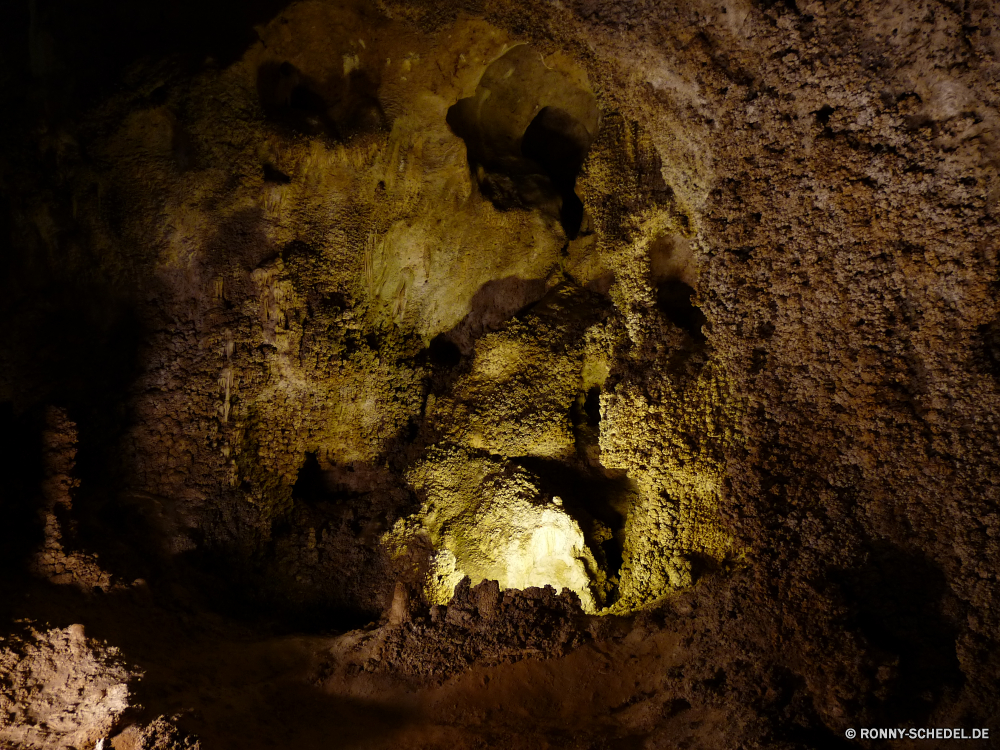 Carlsbad Caverns National Park Höhle geologische formation Fels Stein Reisen Landschaft Tunnel alt Tourismus Sand Geologie Wasser Textur landschaftlich Grunge Berg Felsen natürliche Mauer Licht Schlucht Jahrgang Durchgang nationalen Kunst Park Orange texturierte Durchgang Antike Braun dunkel Baum Erde im Alter von Oberfläche Wüste Himmel Meer Strand Farbe schmutzig Sonnenuntergang Küste Tal Aushöhlung Sandstein Bildung im freien Muster Verwittert gelb Berge im freien Klippe Malerei Gestaltung Ozean Wildnis Sonne Tourist Szenerie Höhle Kalkstein Loch u-Bahn geologische Mineral Art und Weise Abenteuer Schließen Umgebung Retro Innenseite Urlaub Rau cave geological formation rock stone travel landscape tunnel old tourism sand geology water texture scenic grunge mountain rocks natural wall light canyon vintage passage national art park orange textured passageway ancient brown dark tree earth aged surface desert sky sea beach color dirty sunset coast valley erosion sandstone formation outdoors pattern weathered yellow mountains outdoor cliff painting design ocean wilderness sun tourist scenery cavern limestone hole underground geological mineral way adventure close environment retro inside vacation rough