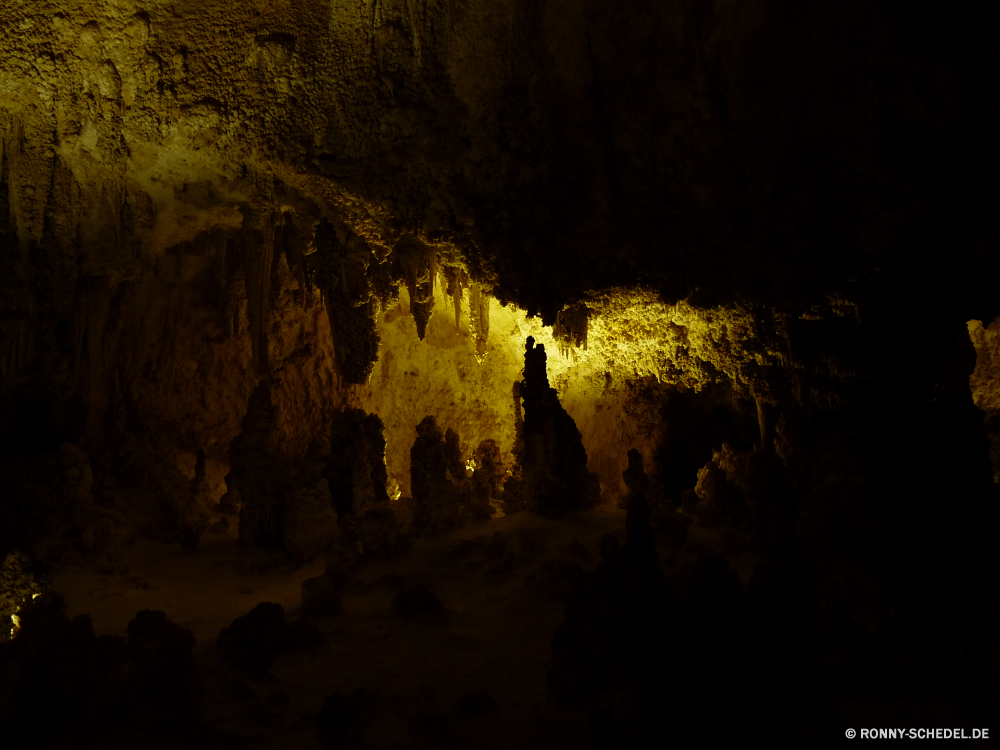 Carlsbad Caverns National Park Höhle geologische formation Fels Schlucht Park Landschaft nationalen Tourismus Berg Stein landschaftlich Reisen Geologie Klippe Wüste Bildung natürliche Sandstein Tal im freien Wasser Urlaub Sand Felsen Aushöhlung felsigen Orange Himmel Baum Fluss Erde Szenerie Wildnis Berge Extreme Wahrzeichen Tourist Wandern Wolken Denkmal gelb Farbe Antike im freien bunte Südwesten Klettern entfernten Kiefer Abenteuer Szene geologische Formationen geologische dunkel einzigartige außerhalb Innenseite Höhle Kalkstein u-Bahn Klippen Küste Licht Umgebung Grand Mauer Steine Sommer Frühling Meer Ökologie Ozean Tropfsteinhöhle Creek Bäume Wanderung Aussicht Loch Wald Erhaltung Süden Ufer Erholung Dunkelheit seltene Escape Landschaften Pause friedliche Sonnenuntergang nass Stalagmit Wild Landschaften Westen alt Attraktion Pflanze Straße Herbst cave geological formation rock canyon park landscape national tourism mountain stone scenic travel geology cliff desert formation natural sandstone valley outdoor water vacation sand rocks erosion rocky orange sky tree river earth scenery wilderness mountains extreme landmark tourist hiking clouds monument yellow color ancient outdoors colorful southwest climb remote pine adventure scene geologic formations geological dark unique outside inside cavern limestone underground cliffs coast light environment grand wall stones summer spring sea ecology ocean stalactite creek trees hike vista hole forest conservation south shore recreation darkness rare escape scenics break peaceful sunset wet stalagmite wild landscapes west old attraction plant road autumn