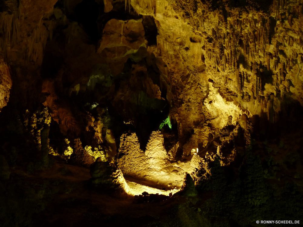 Carlsbad Caverns National Park Höhle geologische formation Fels Tourismus Stein Reisen Antike Geologie Park alt Bildung Tempel Schlucht Berg Landschaft dunkel nationalen Religion Erde Wasser Felsen Tourist natürliche Kalkstein Tunnel u-Bahn Innenseite Statue landschaftlich Licht Wüste Denkmal Architektur Baum im freien Höhle Sandstein Skulptur Klippe Orange Kultur Tropfsteinhöhle Wahrzeichen spirituelle Himmel Kunst Stalagmit Formationen Dunkelheit Aushöhlung nass Mysterium Sand Erhaltung religiöse Ökologie Farbe geologische Urlaub felsigen entfernten Extreme außerhalb Mauer Tal Calcit Muster Durchgang Meditation Attraktion tief einzigartige Durchgang Fluss Speläologie geologische Ruine Ruine ungewöhnliche geheimnisvolle Mineral Erbe unter Grunge Loch Kiefer Gott Steine historische gelb Geschichte cave geological formation rock tourism stone travel ancient geology park old formation temple canyon mountain landscape dark national religion earth water rocks tourist natural limestone tunnel underground inside statue scenic light desert monument architecture tree outdoor cavern sandstone sculpture cliff orange culture stalactite landmark spiritual sky art stalagmite formations darkness erosion wet mystery sand conservation religious ecology color geologic vacation rocky remote extreme outside wall valley calcite pattern passageway meditation attraction deep unique passage river speleology geological ruins ruin unusual mysterious mineral heritage under grunge hole pine god stones historical yellow history