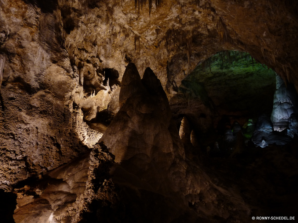 Carlsbad Caverns National Park Höhle geologische formation Fels Schlucht Park nationalen Geologie Stein Berg Tourismus Landschaft Reisen landschaftlich Klippe Sandstein Felsen Wüste Bildung natürliche Fluss Tal Sand Wasser Orange Himmel Berge Aushöhlung im freien Extreme Wildnis Erde Baum Formationen im freien Urlaub Farbe Wahrzeichen Szenerie geologische Südwesten felsigen Denkmal Antike geologische Mauer dunkel Wandern Innenseite Klettern entfernten bunte Steine Sommer Wolken gelb Kalkstein u-Bahn alt Escape Gelände Aussicht Kiefer Loch tief einzigartige Abenteuer außerhalb Süden Tropfsteinhöhle Klippen Creek Schlucht Mineral Licht Frühling Landschaften Attraktion Ziel Tourist nass Stalagmit Höhle Dunkelheit Meer Wanderung hoch Szene Grand Bogen Tour Westen Pause Bereich lila Schatten Sonnenlicht cave geological formation rock canyon park national geology stone mountain tourism landscape travel scenic cliff sandstone rocks desert formation natural river valley sand water orange sky mountains erosion outdoor extreme wilderness earth tree formations outdoors vacation color landmark scenery geological southwest rocky monument ancient geologic wall dark hiking inside climb remote colorful stones summer clouds yellow limestone underground old escape terrain vista pine hole deep unique adventure outside south stalactite cliffs creek ravine mineral light spring scenics attraction destination tourist wet stalagmite cavern darkness sea hike high scene grand arch tour west break area purple shadow sunlight